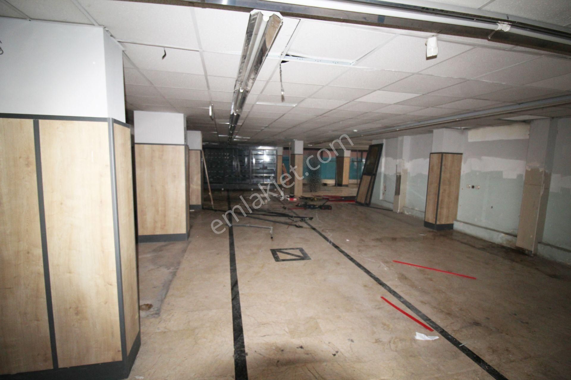 Krc'den Neşet Ertaş Caddesi Üzeri 400 M2 Kiralık Dükkan - Görsel 6