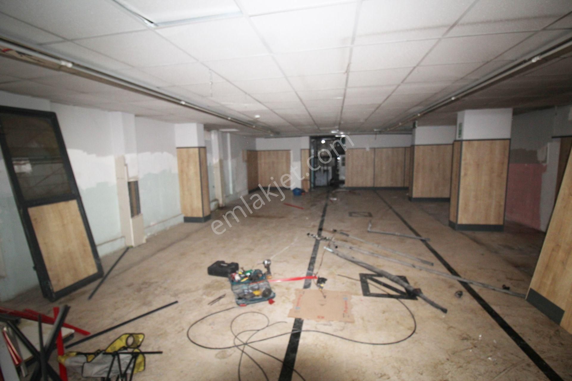 Krc'den Neşet Ertaş Caddesi Üzeri 400 M2 Kiralık Dükkan - Görsel 5