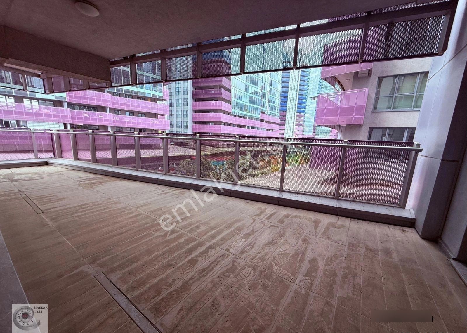 Ağaoğlu Maslak 1453 Sitesi Satılık Boş***2+1 Daire Köşe Büyük Tip