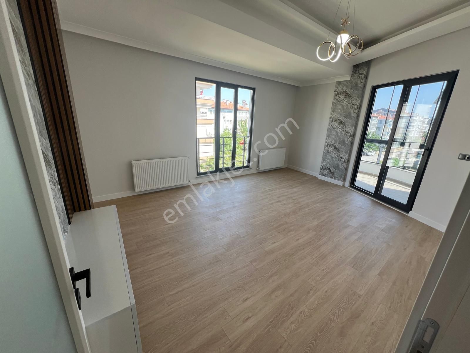 Akçay Aras Emlaktan Altınkumda Ara Kat Ayrı Mutfaklı 2+1 Sıfır Daire - Görsel 4