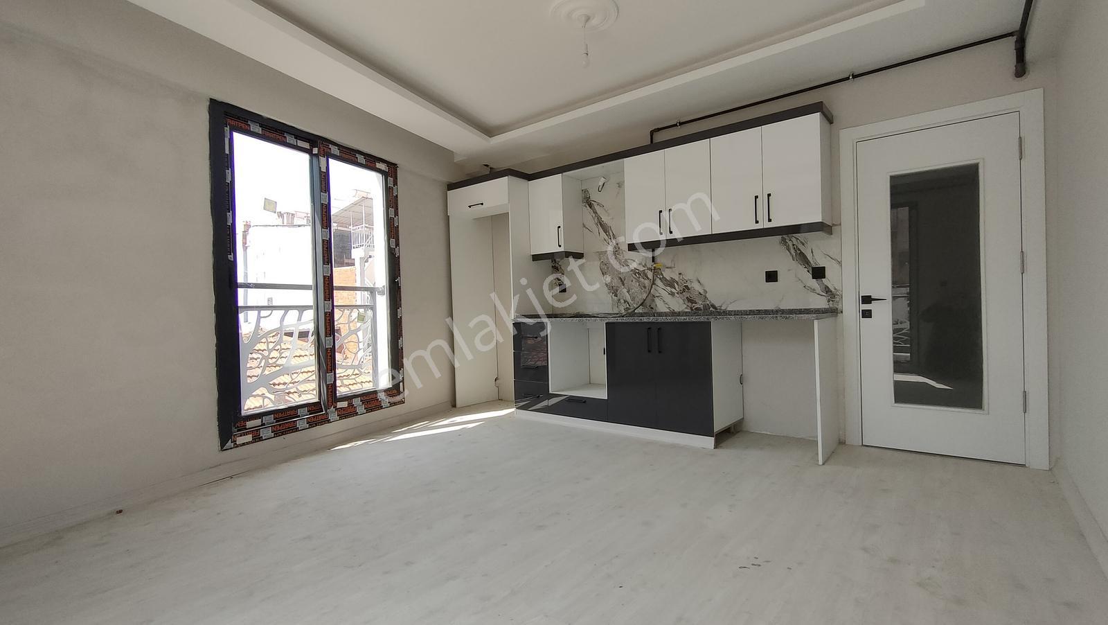Buca Ufuk Mahallesinde Merkezi Konumda Yeni,doğal Gazlı2+1 Daire