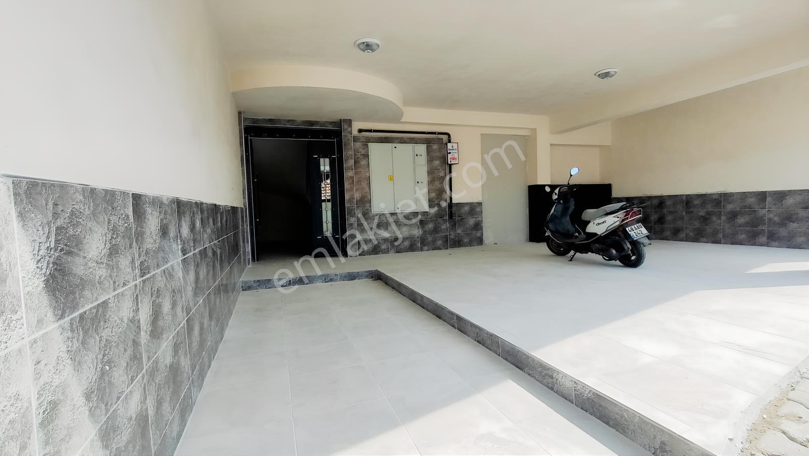 Buca Ufuk Mahallesinde Merkezi Konumda Yeni,doğal Gazlı2+1 Daire - Görsel 20