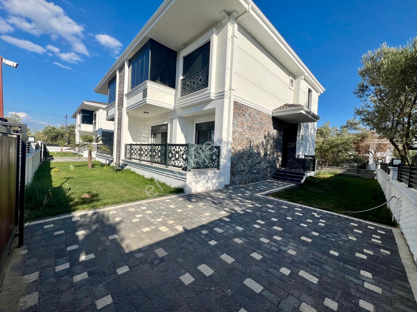 Akçay Aras Emlaktan Güre Çamlıbelde Denize 500 M. 4+1 Villa - Görsel 5