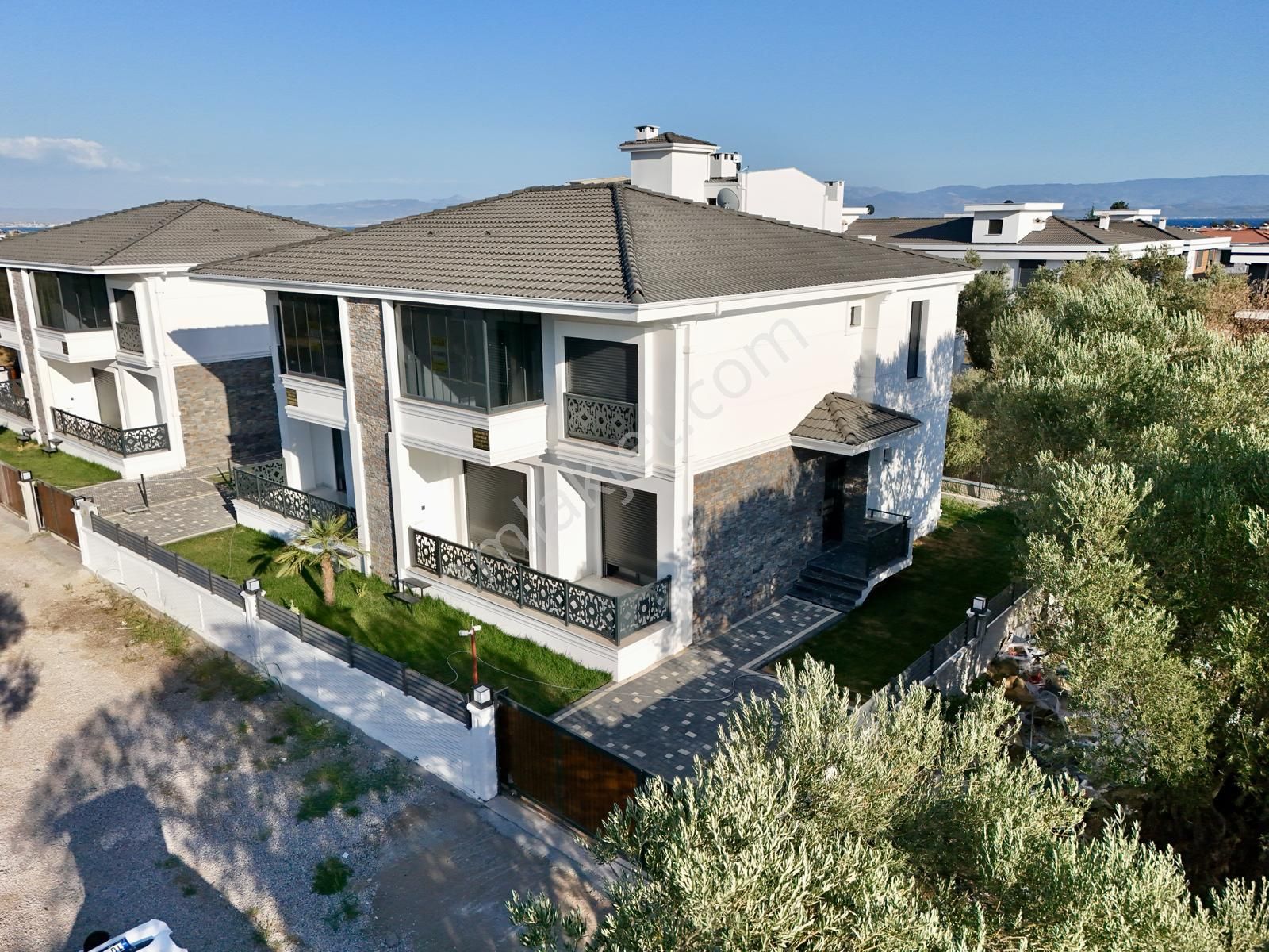 Akçay Aras Emlaktan Güre Çamlıbelde Denize 500 M. 4+1 Villa - Görsel 3