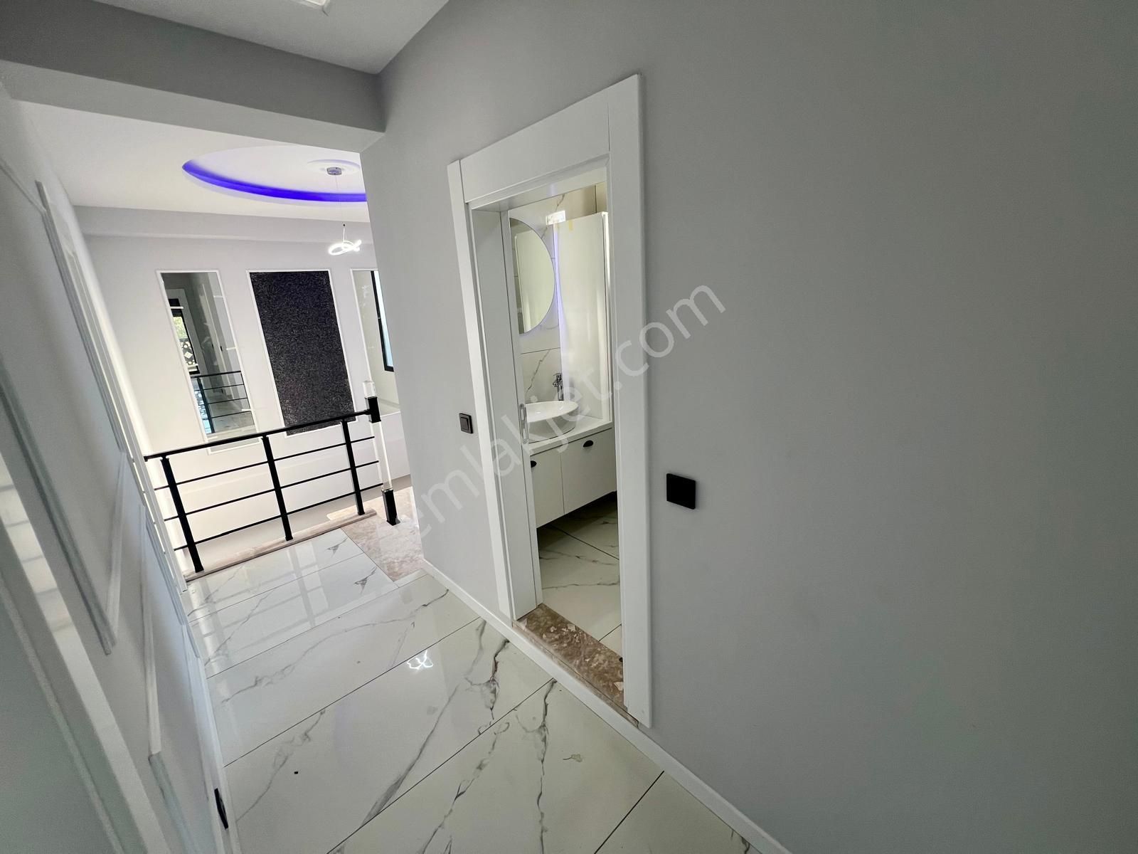 Akçay Aras Emlaktan Güre Çamlıbelde Denize 500 M. 4+1 Villa - Görsel 24