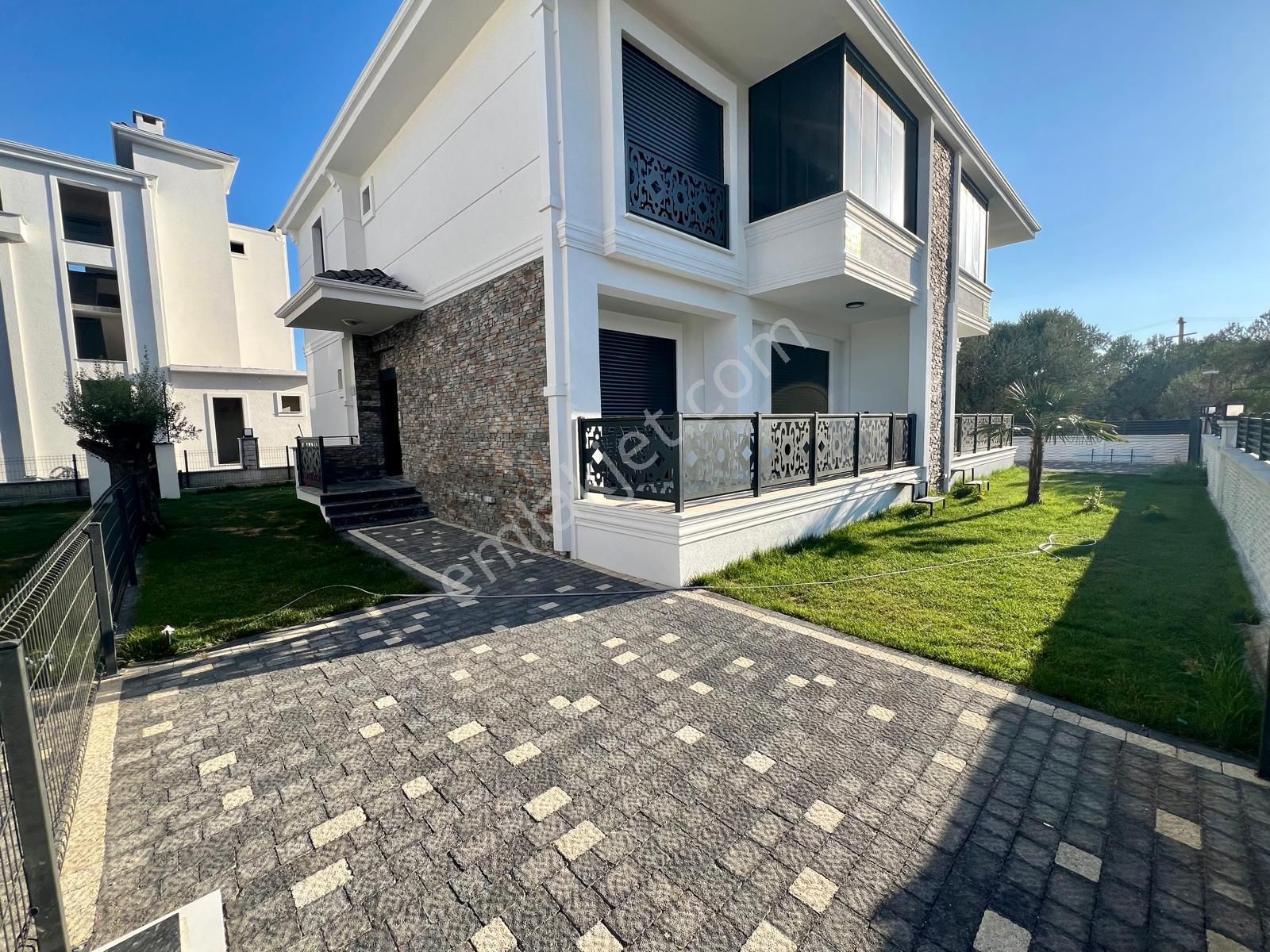 Akçay Aras Emlaktan Güre Çamlıbelde Denize 500 M. 4+1 Villa - Görsel 4