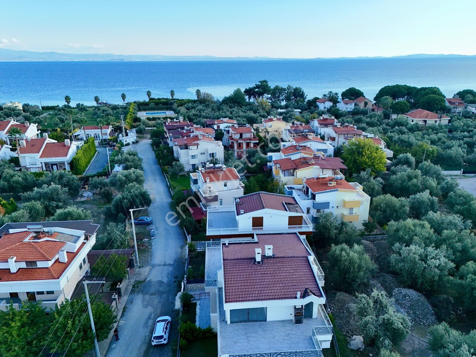 Akçay Aras Emlaktan Narlıda Denize 150 Metre 5+1 Villa - Görsel 3