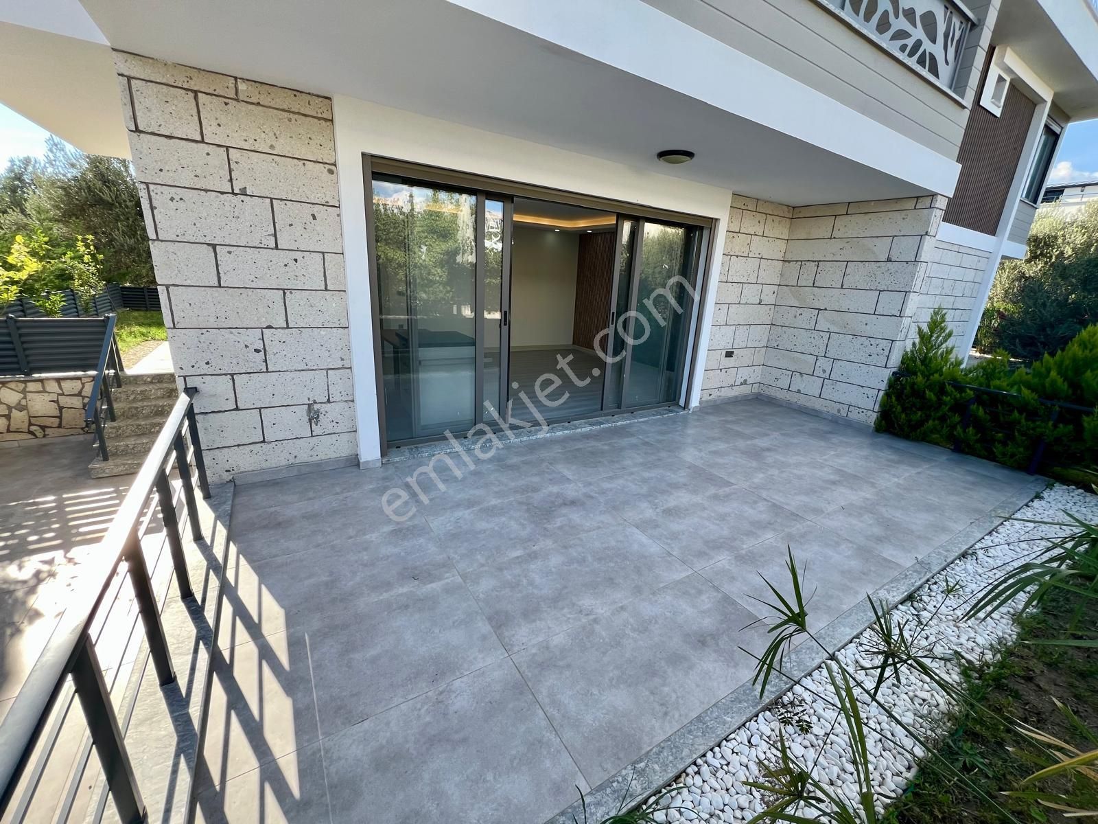 Akçay Aras Emlaktan Narlıda Denize 150 Metre 5+1 Villa - Görsel 14