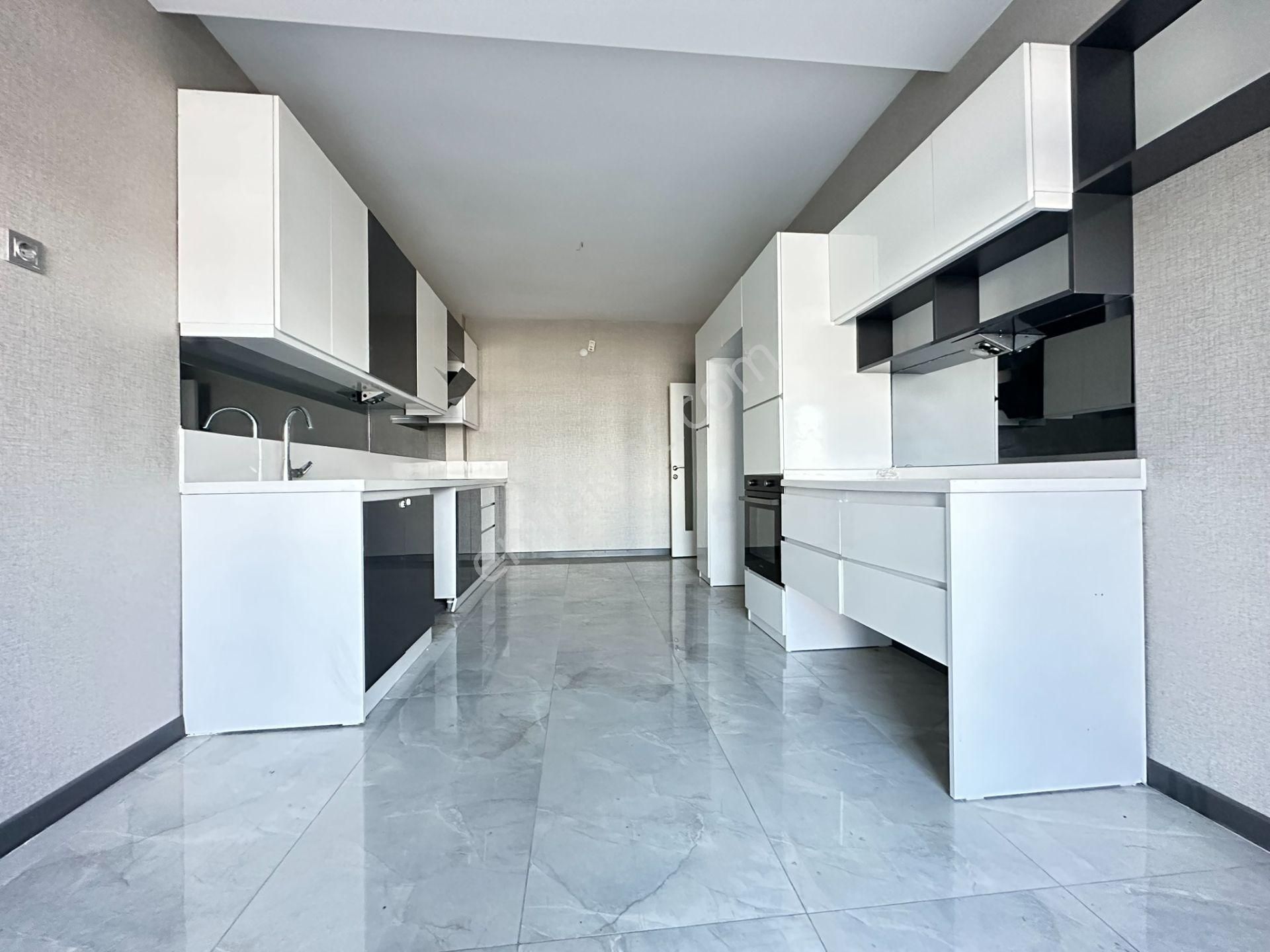 Pursaklar Saray Mehmet Zengin Emlak'tan Kapalı Otoparklı 1.kat 3+1 Ultr Lüks Sitede Daire - Görsel 5