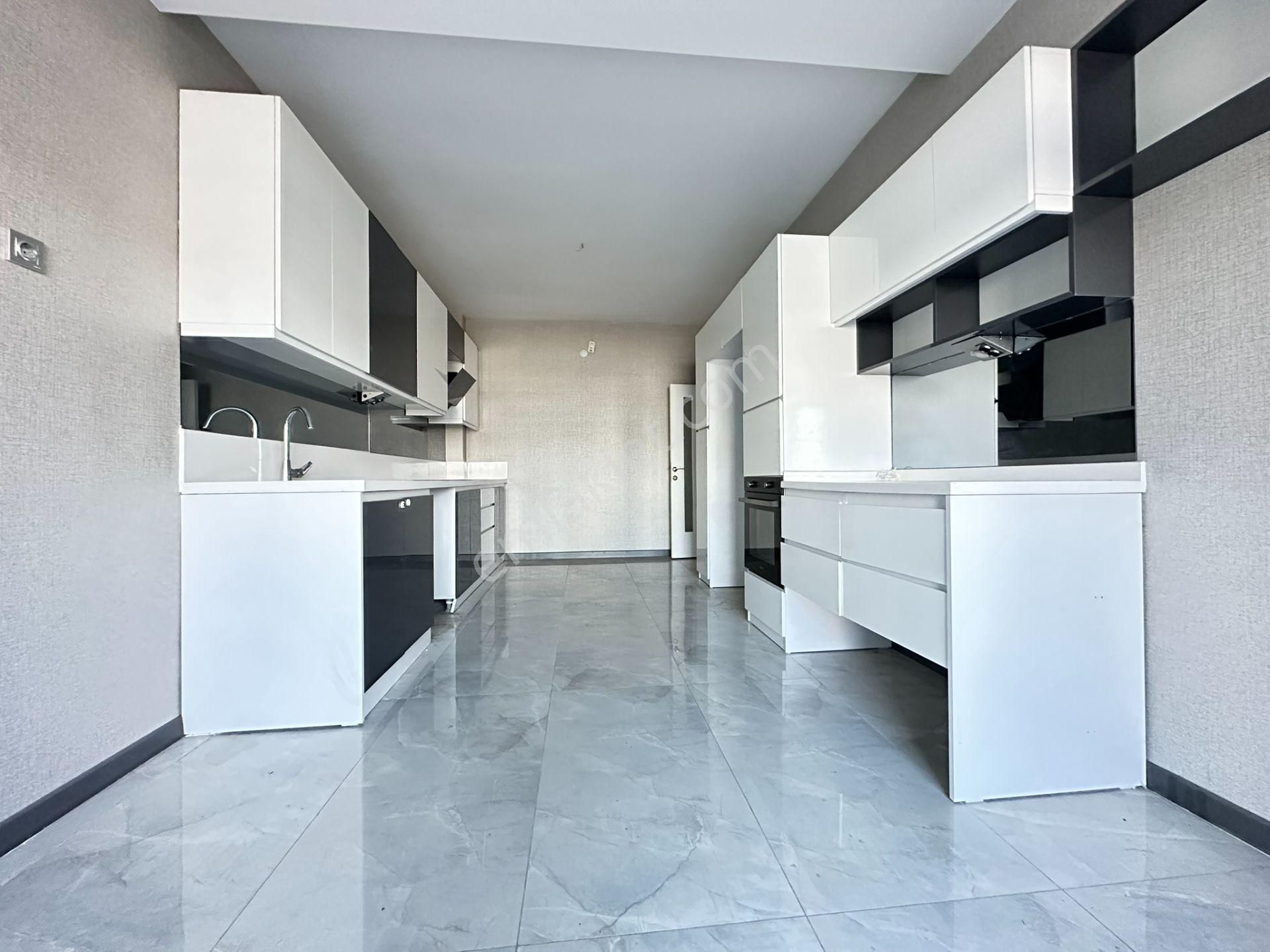 Pursaklar Saray Mehmet Zengin Emlak'tan Kapalı Otoparklı 1.kat 3+1 Ultr Lüks Sitede Daire - Görsel 7