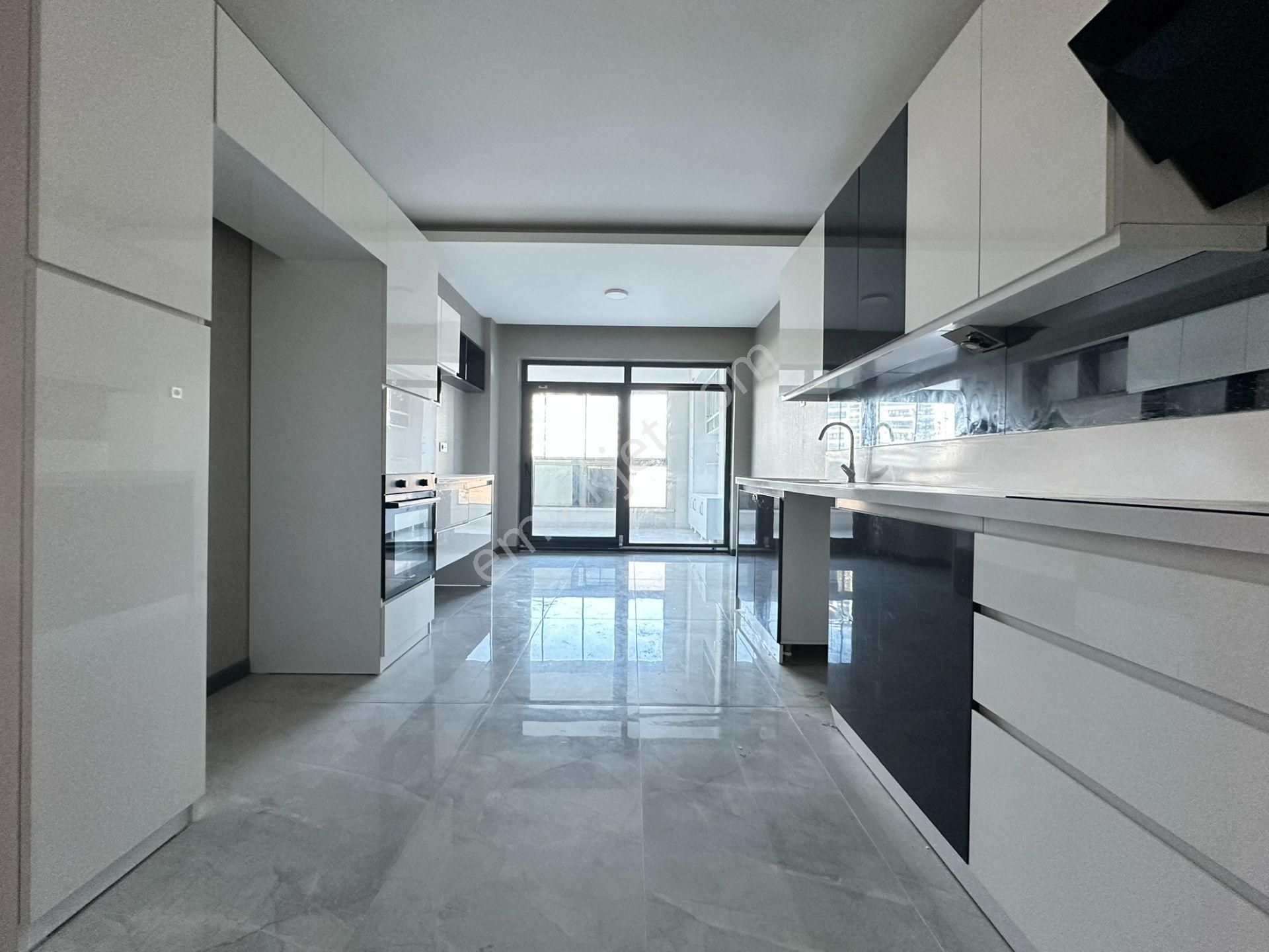 Pursaklar Saray Mehmet Zengin Emlak'tan Kapalı Otoparklı 1.kat 3+1 Ultr Lüks Sitede Daire - Görsel 3