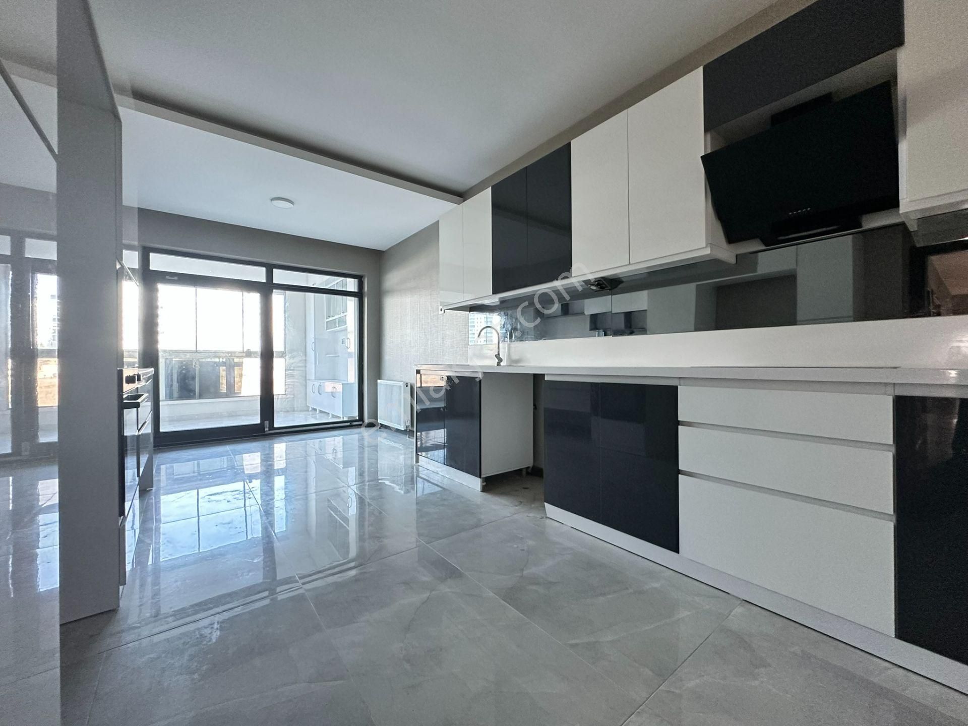 Pursaklar Saray Mehmet Zengin Emlak'tan Kapalı Otoparklı 1.kat 3+1 Ultr Lüks Sitede Daire - Görsel 4