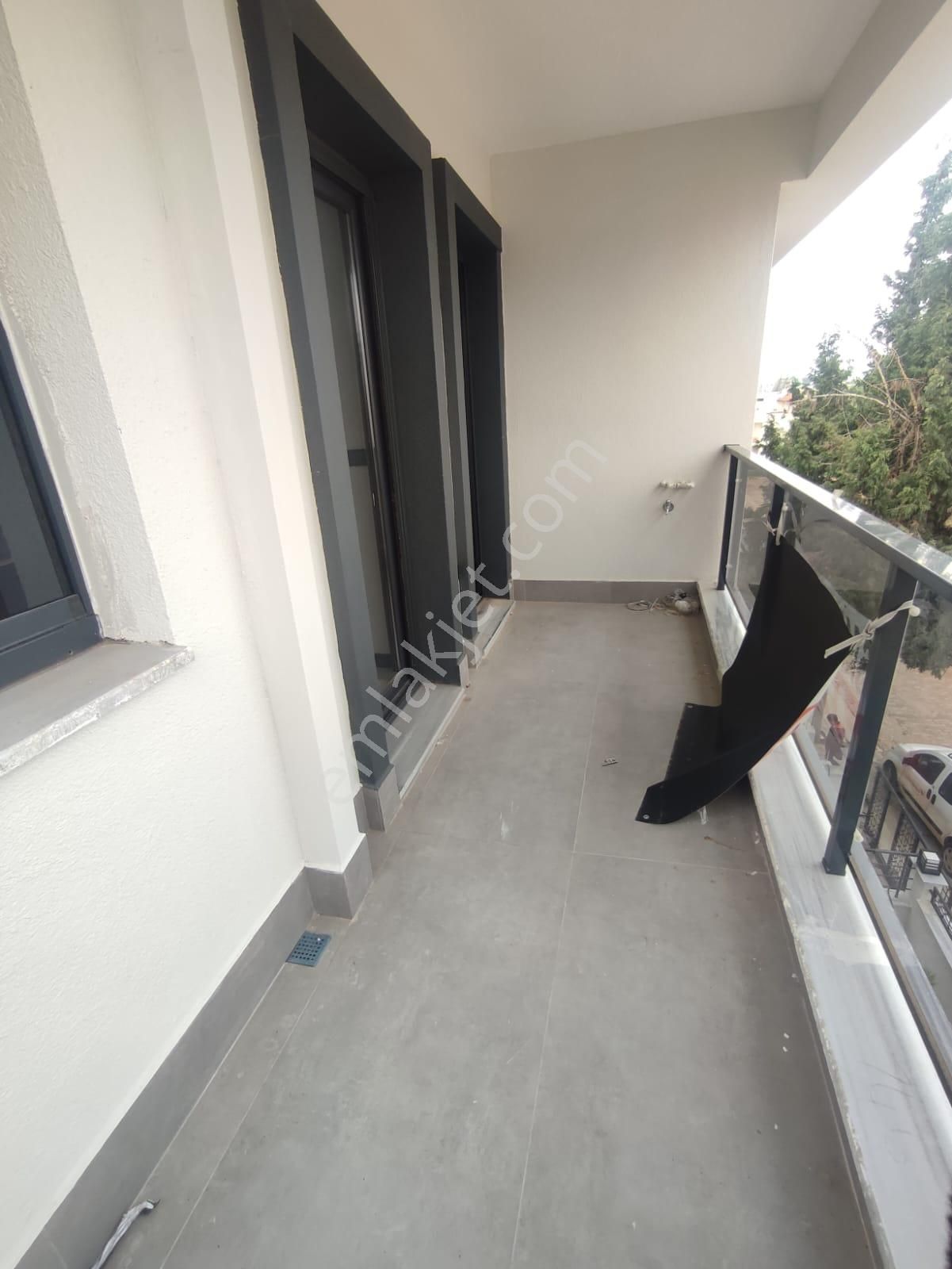 Cumhuriyet Mahallesinde Asansörlü, Kapalı Otoparklı Caddeye Yakın 2+1 Sıfır Daire - Görsel 10