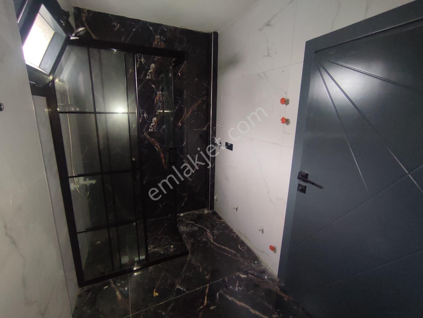 Cumhuriyet Mahallesinde Asansörlü, Kapalı Otoparklı Caddeye Yakın 2+1 Sıfır Daire - Görsel 7