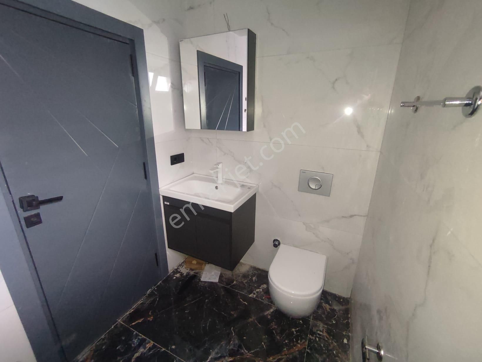 Cumhuriyet Mahallesinde Asansörlü, Kapalı Otoparklı Caddeye Yakın 2+1 Sıfır Daire - Görsel 12