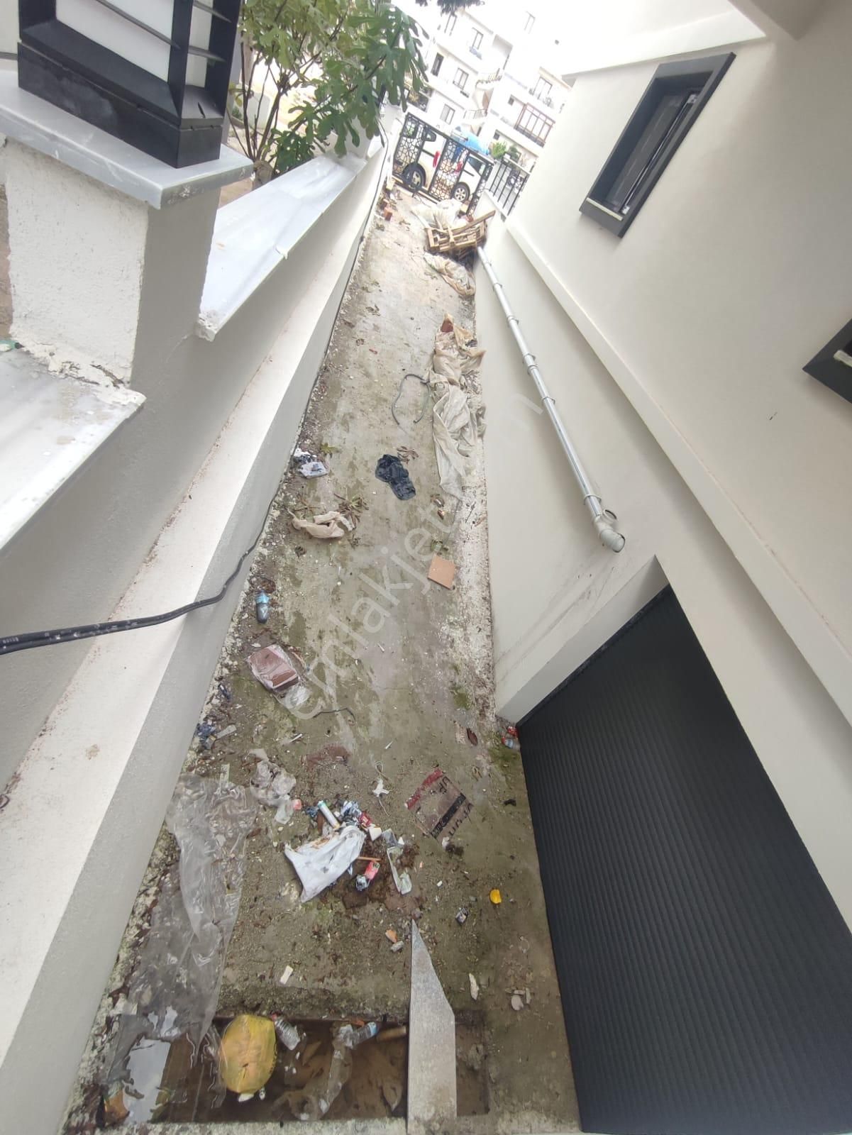 Cumhuriyet Mahallesinde Asansörlü, Kapalı Otoparklı Caddeye Yakın 2+1 Sıfır Daire - Görsel 9