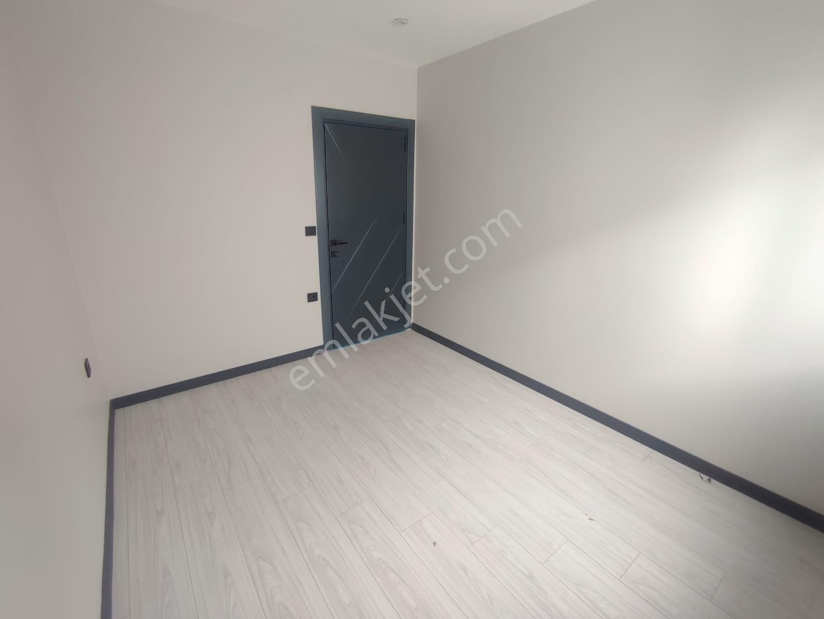 Cumhuriyet Mahallesinde Asansörlü, Kapalı Otoparklı Caddeye Yakın 2+1 Sıfır Daire - Görsel 2