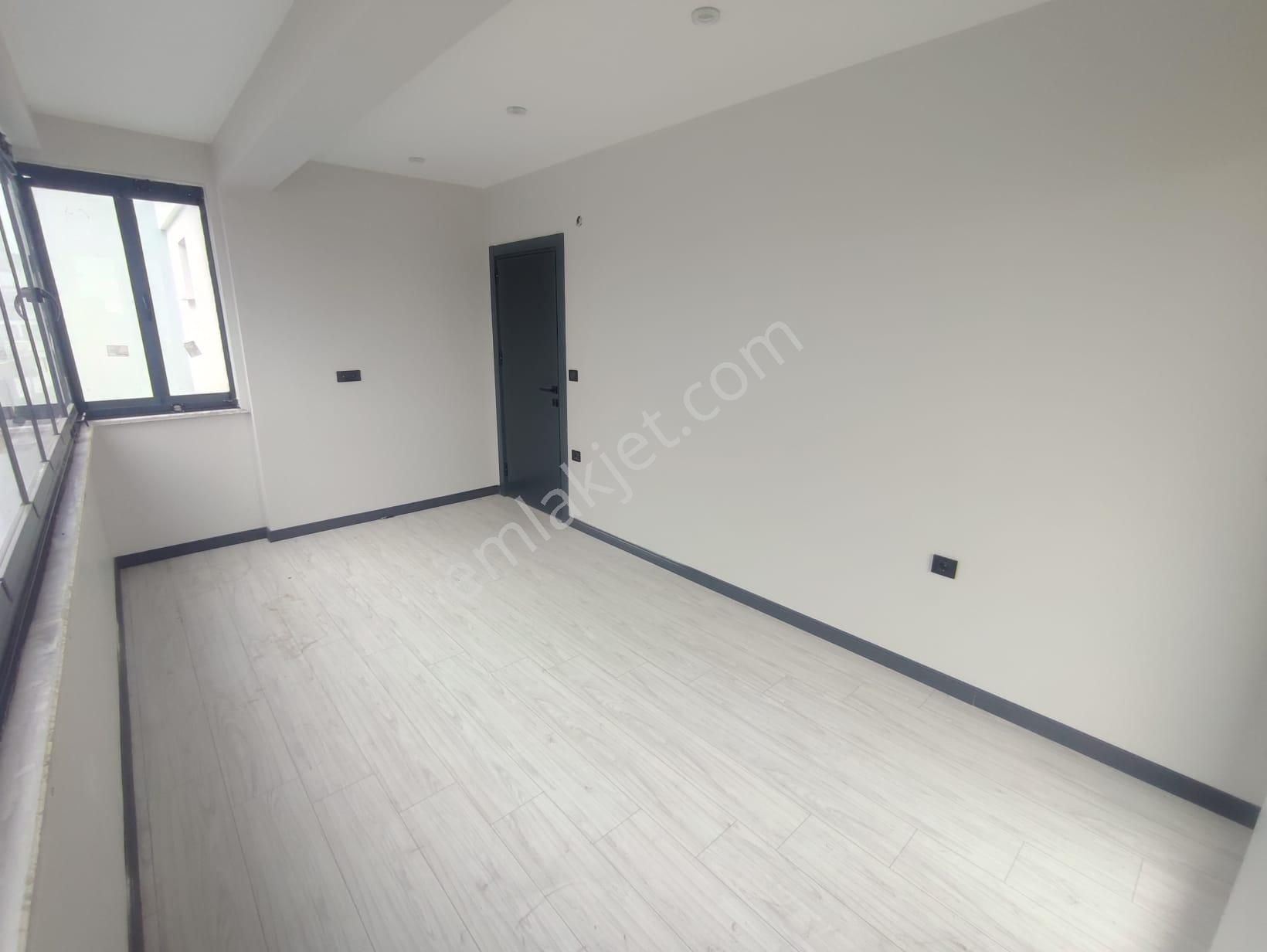 Cumhuriyet Mahallesinde Asansörlü, Kapalı Otoparklı Caddeye Yakın 2+1 Sıfır Daire - Görsel 14