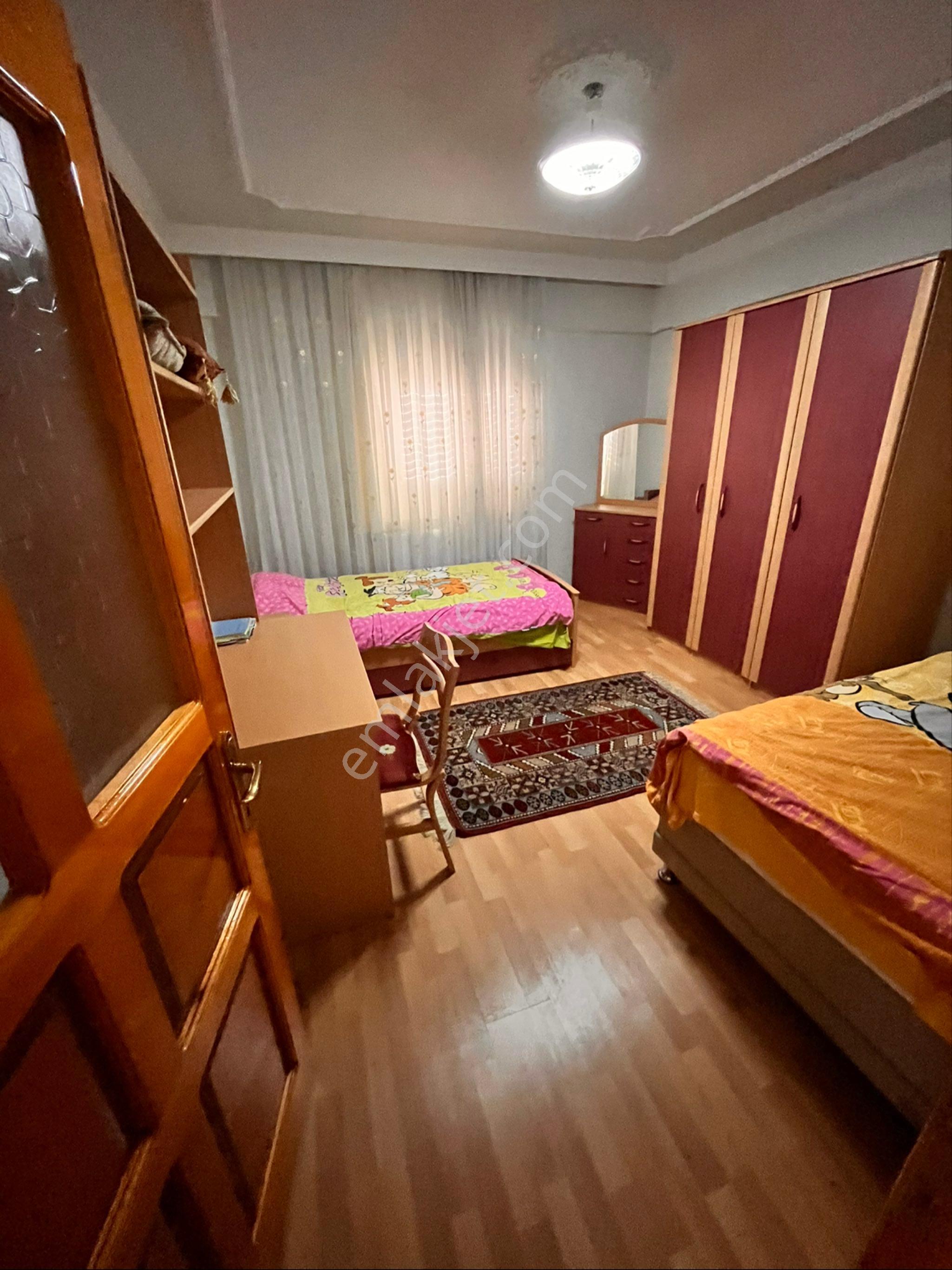 Karahallıda Asfalta Cepheli 3 Katlı Full Yapılı Güneş Alan Müstakil Ev - Görsel 18