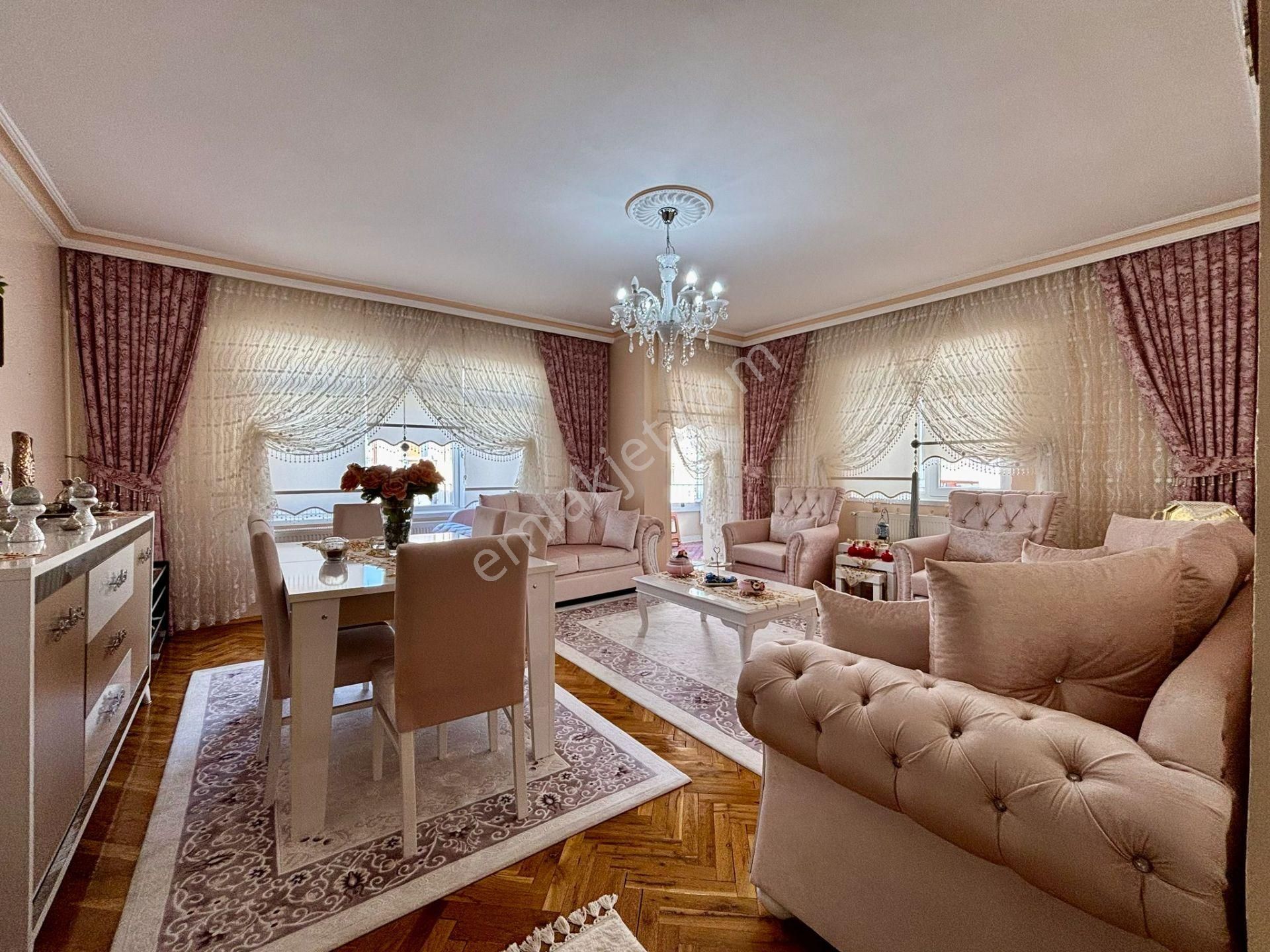 Pursaklar Mehmet Zengin Emlak'tan Hastane Yakını, Masrafsız 3.kat 3+1 Daire