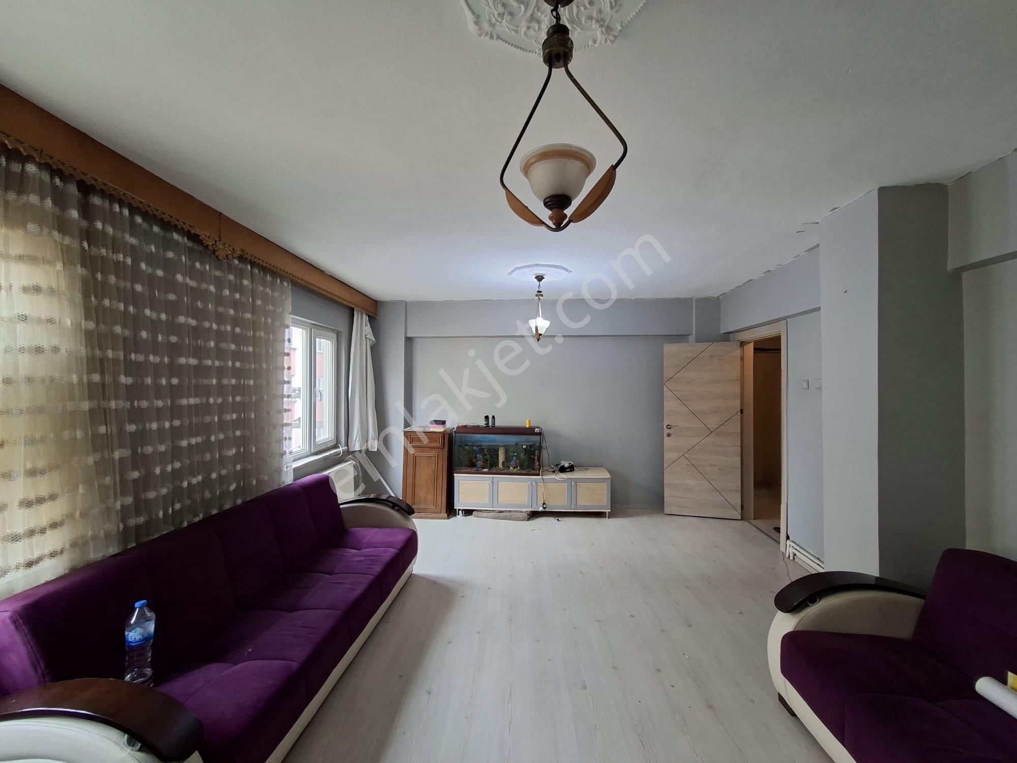 Recep Ümit Emlak'tan Hatboyu-1 Ve Gazi Yakup Satar Caddesi Yakını Satılık 2+1 Ara Kat Daire