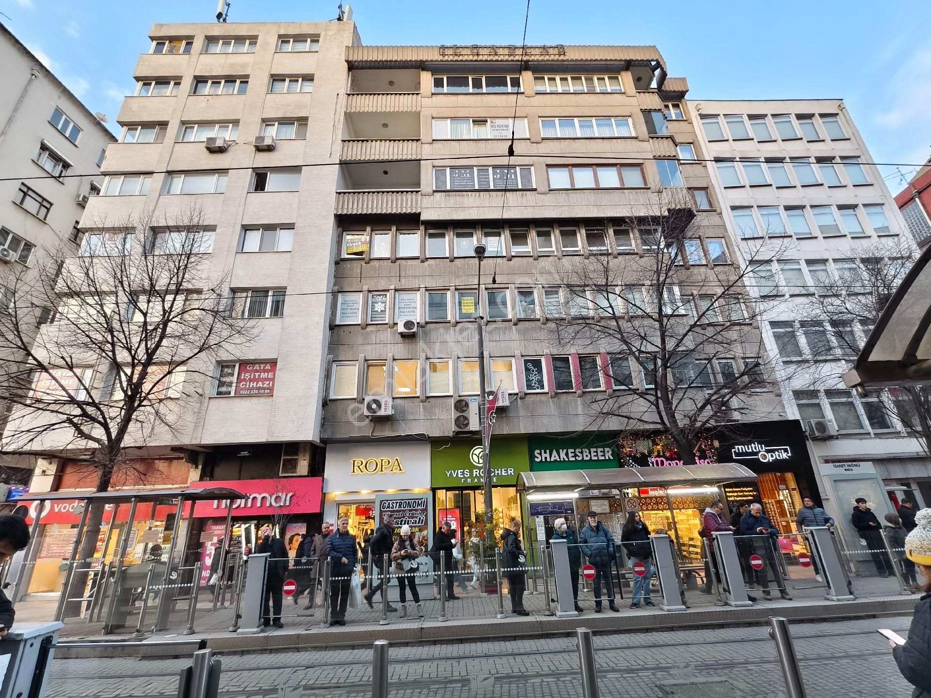 Pera'dan İsmet İnönü Bulvarı Kanatlı Avm Karşısı Kiralık Ofis