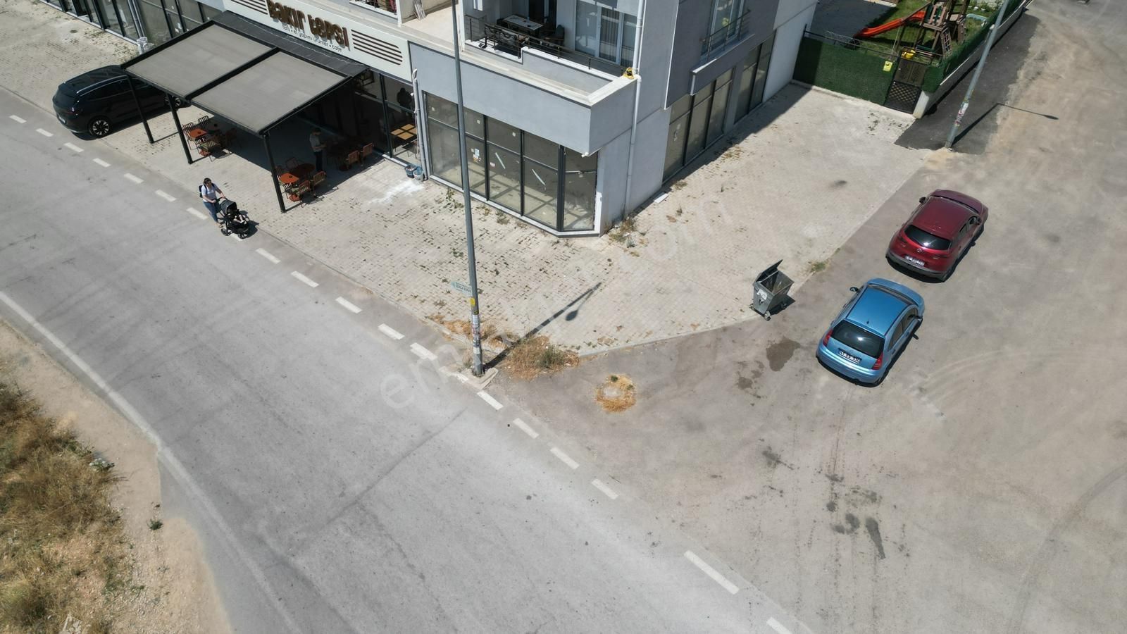 Balkan Mahallesi Bulvara Cephe Köşe Kiralık Dükkan - Görsel 7