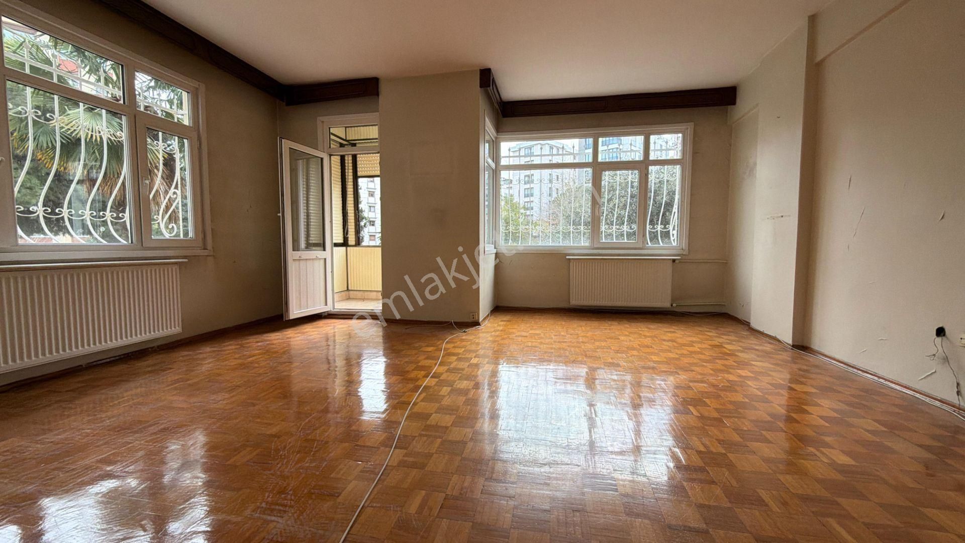 Göztepe'de 90 M² 3+1 Çift Balkonlu Daire - Görsel 3