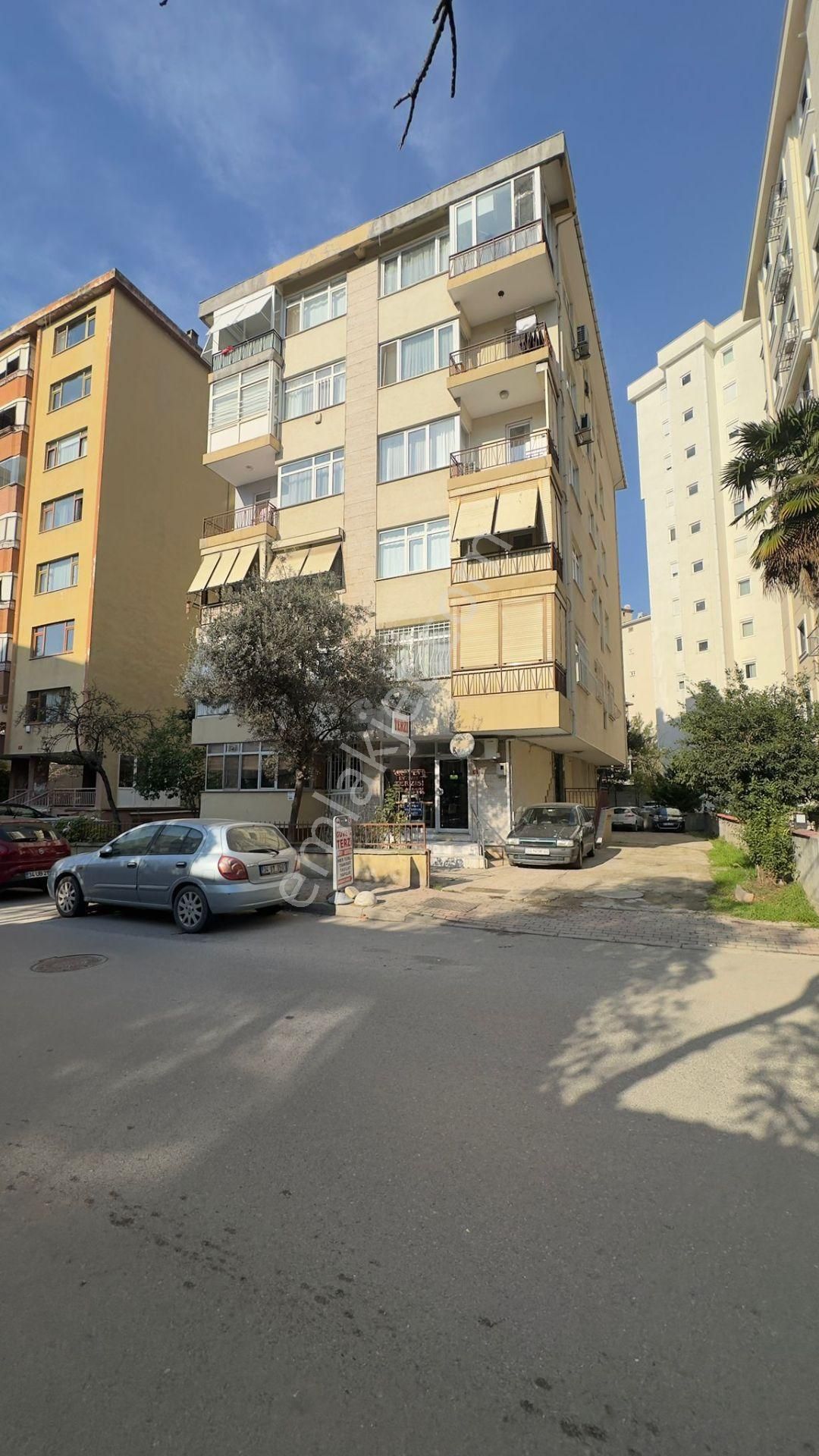Göztepe'de 90 M² 3+1 Çift Balkonlu Daire