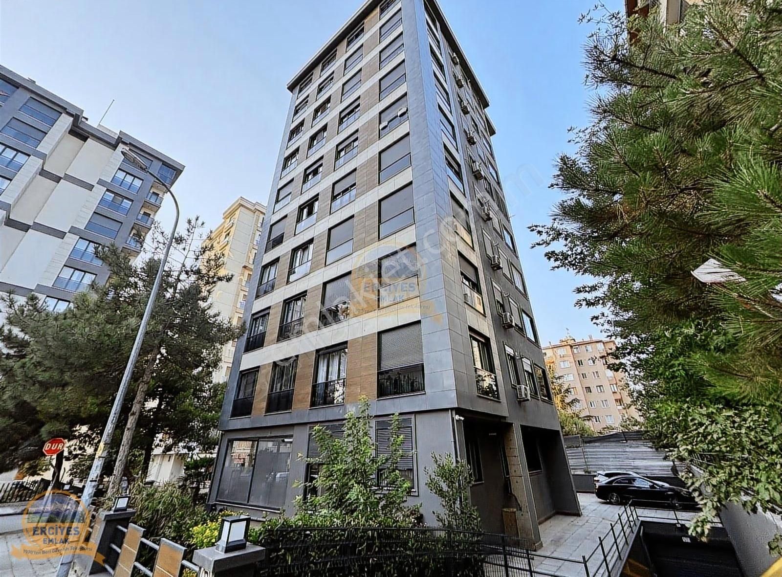 Erciyes'den Merdivenköy'de 2021 Yapımı 3+1 Kombili 100 M²