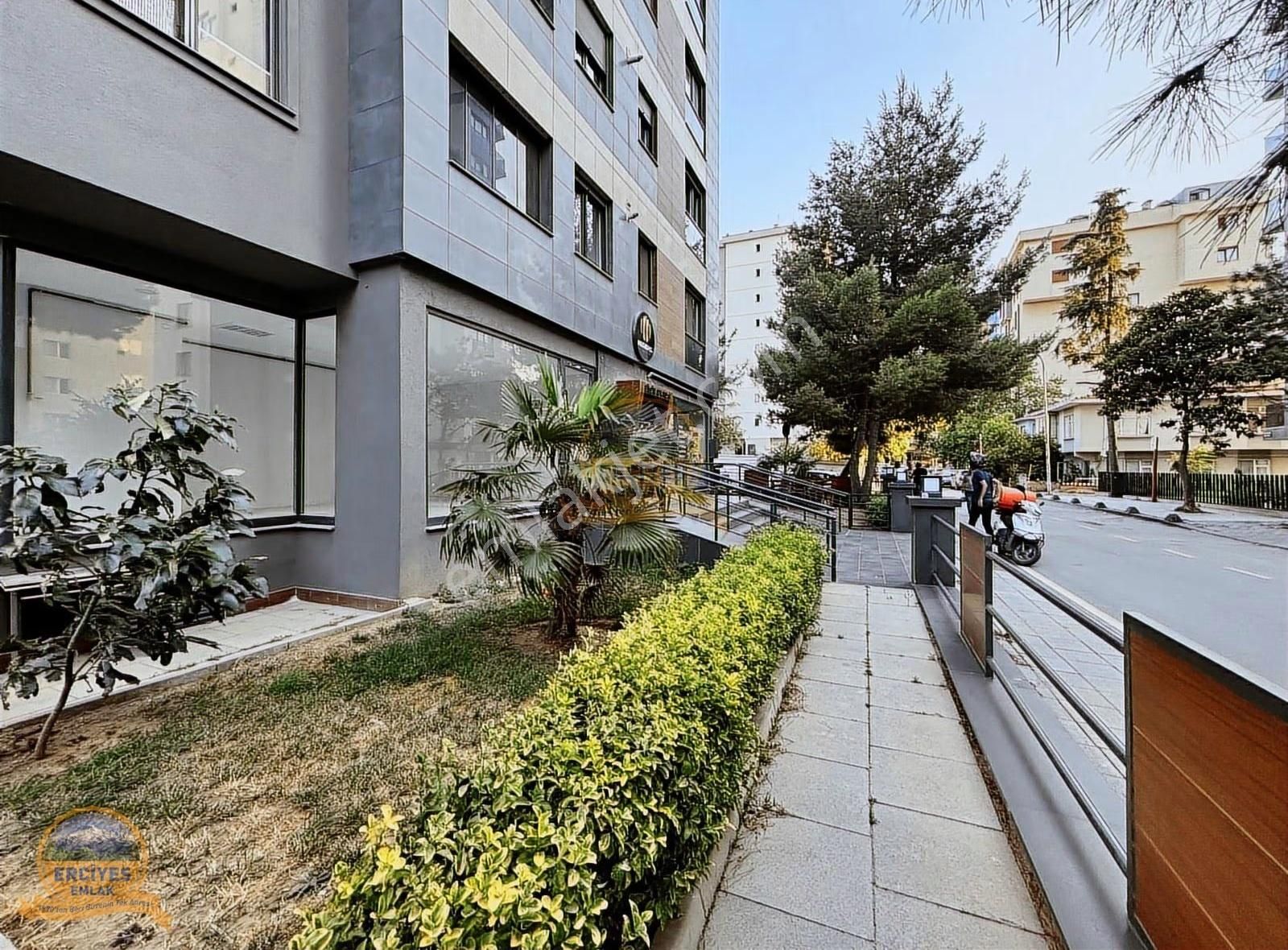 Erciyes'den Merdivenköy'de 2021 Yapımı 3+1 Kombili 100 M² - Görsel 32