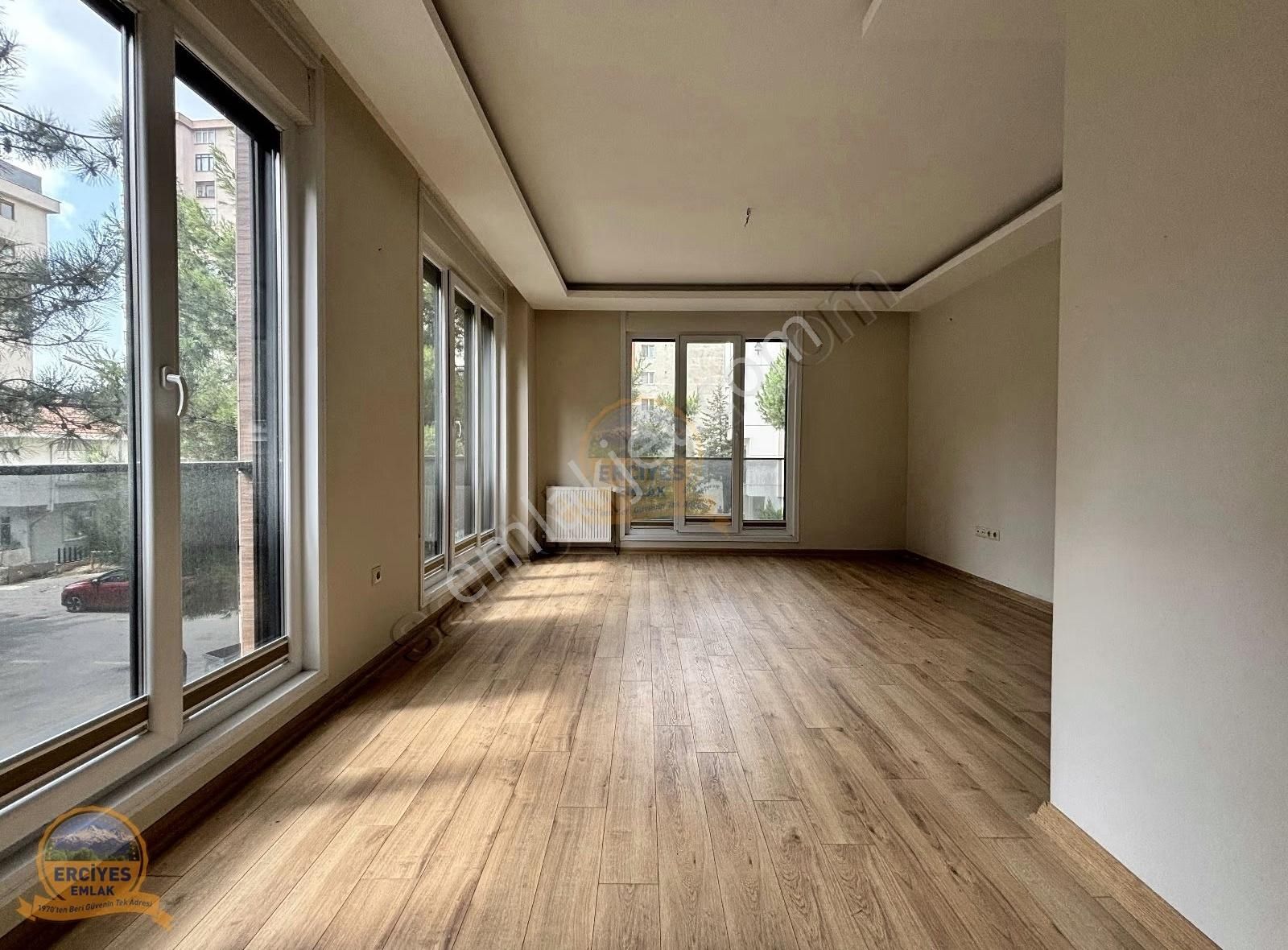 Erciyes'den Merdivenköy'de 2021 Yapımı 3+1 Kombili 100 M² - Görsel 2