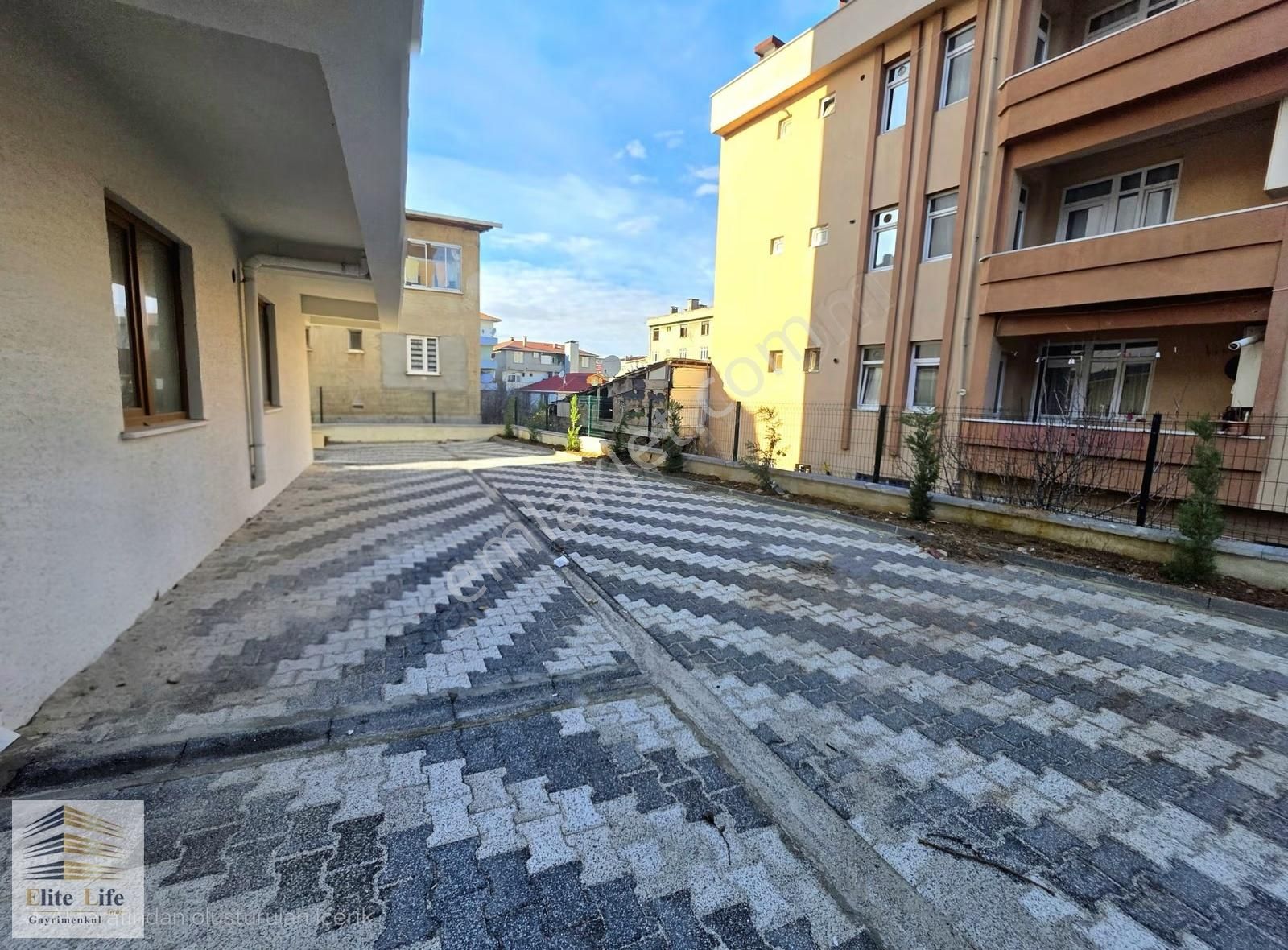 Avmlere Yürüme Mesafesi | Metroya 2 Dk | Sıfır 2+1 Ara Kat - Görsel 16