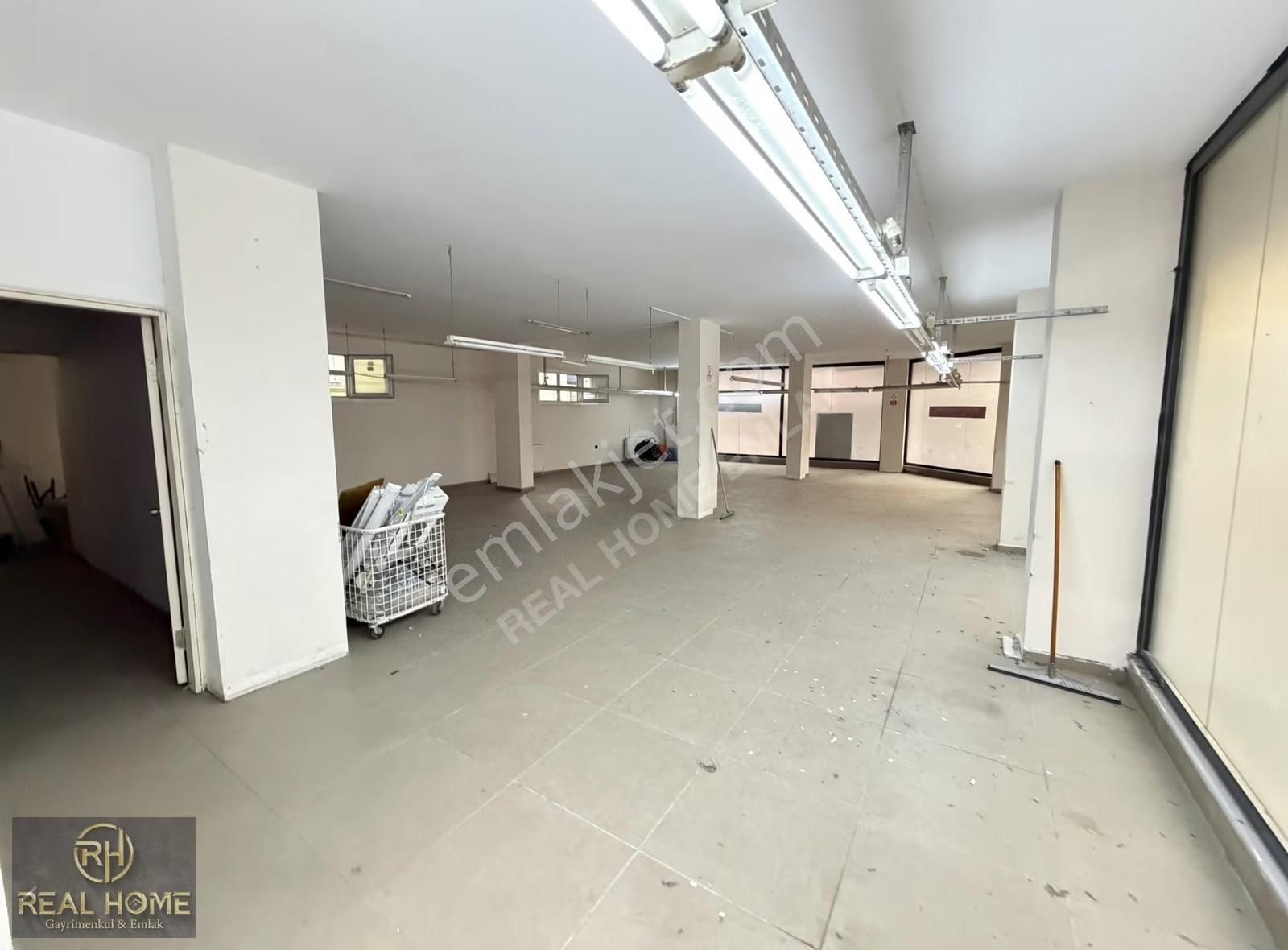 Kanarya Üst Bölge'de Kiracılı 175 M2 Satılık Dükkan Kelepir !!