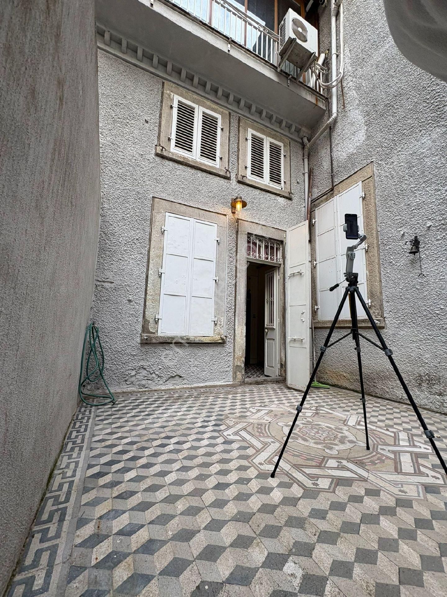 Tarihi Dokusu Korunmuş Taş Konak, Metro Ve Tramvaya Yakın - Görsel 25