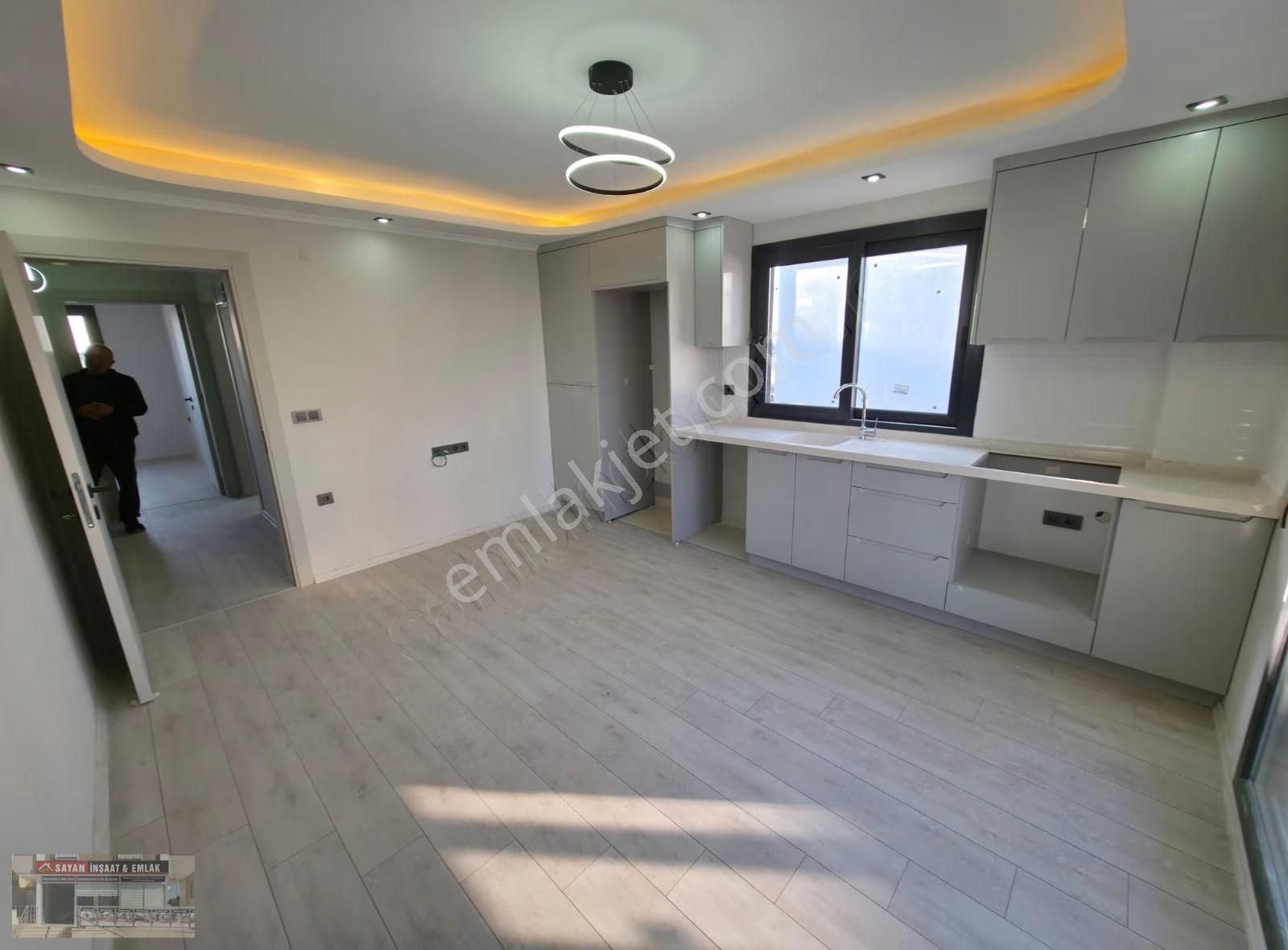 Efeler' De Sıfır Yapı 2+1 Açık Mutfaklı Asansörlü - Görsel 24