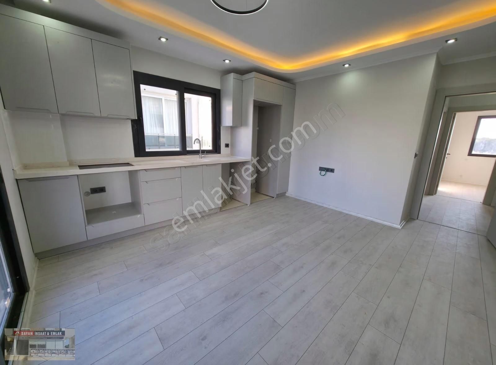 Efeler' De Sıfır Yapı 2+1 Açık Mutfaklı Asansörlü - Görsel 3