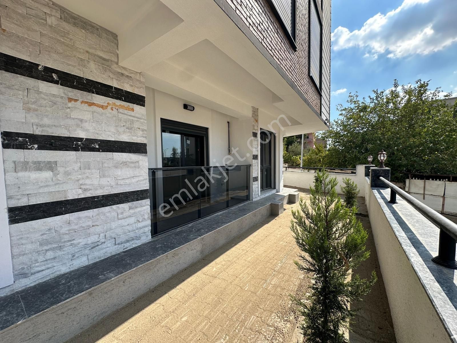 İzmir,ulukent-9-eylül Mahallesinde Satılık 1+1 Lüx Köşe Daire