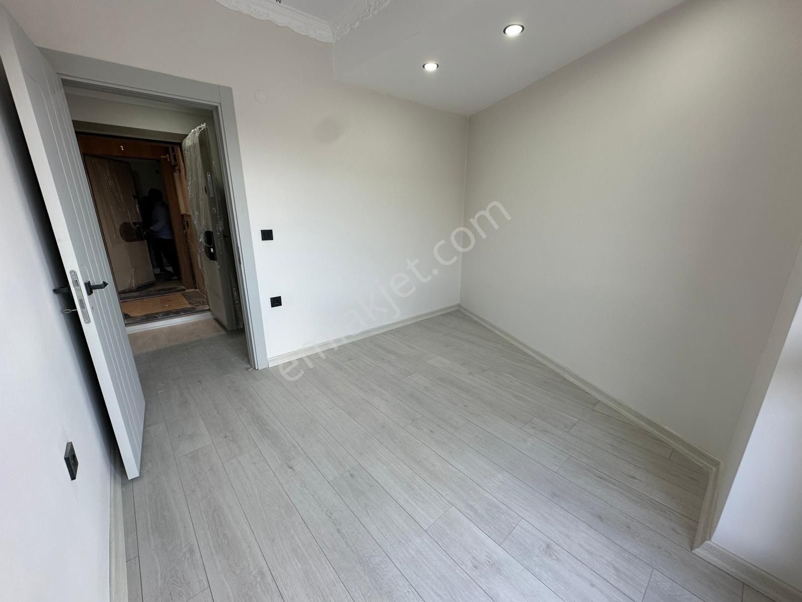 İzmir,ulukent-9-eylül Mahallesinde Satılık 1+1 Lüx Köşe Daire - Görsel 12