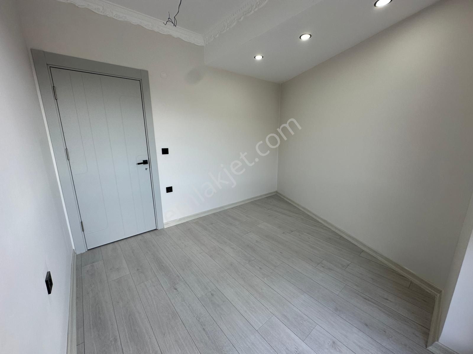 İzmir,ulukent-9-eylül Mahallesinde Satılık 1+1 Lüx Köşe Daire - Görsel 15
