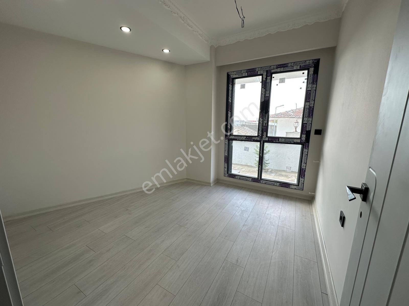 İzmir,ulukent-9-eylül Mahallesinde Satılık 1+1 Lüx Köşe Daire - Görsel 11