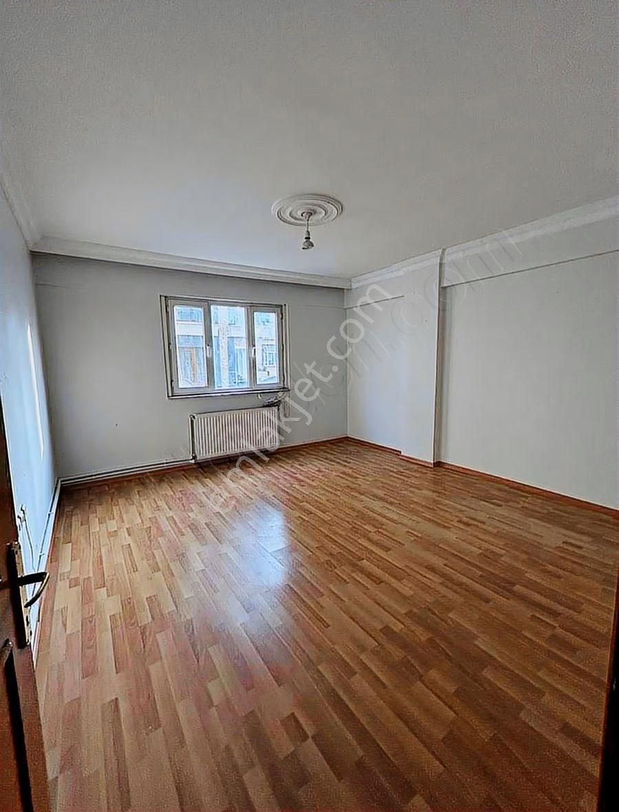 Bahçelievler'de 2+1 Satılık Daire