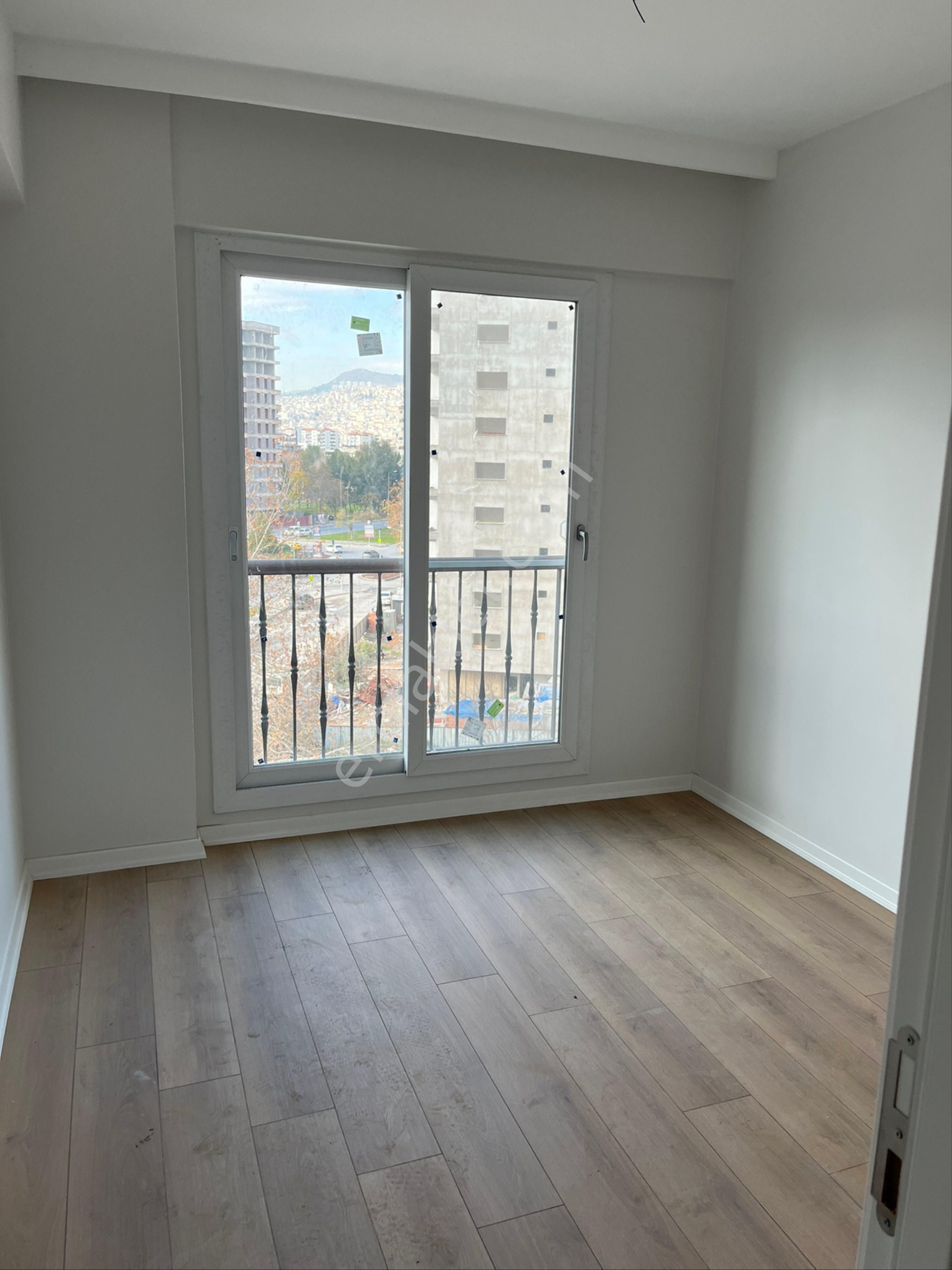 Bayraklı Mansuroğlu Mahalesinde Manzaralı Sıfır 3+1 - Görsel 12