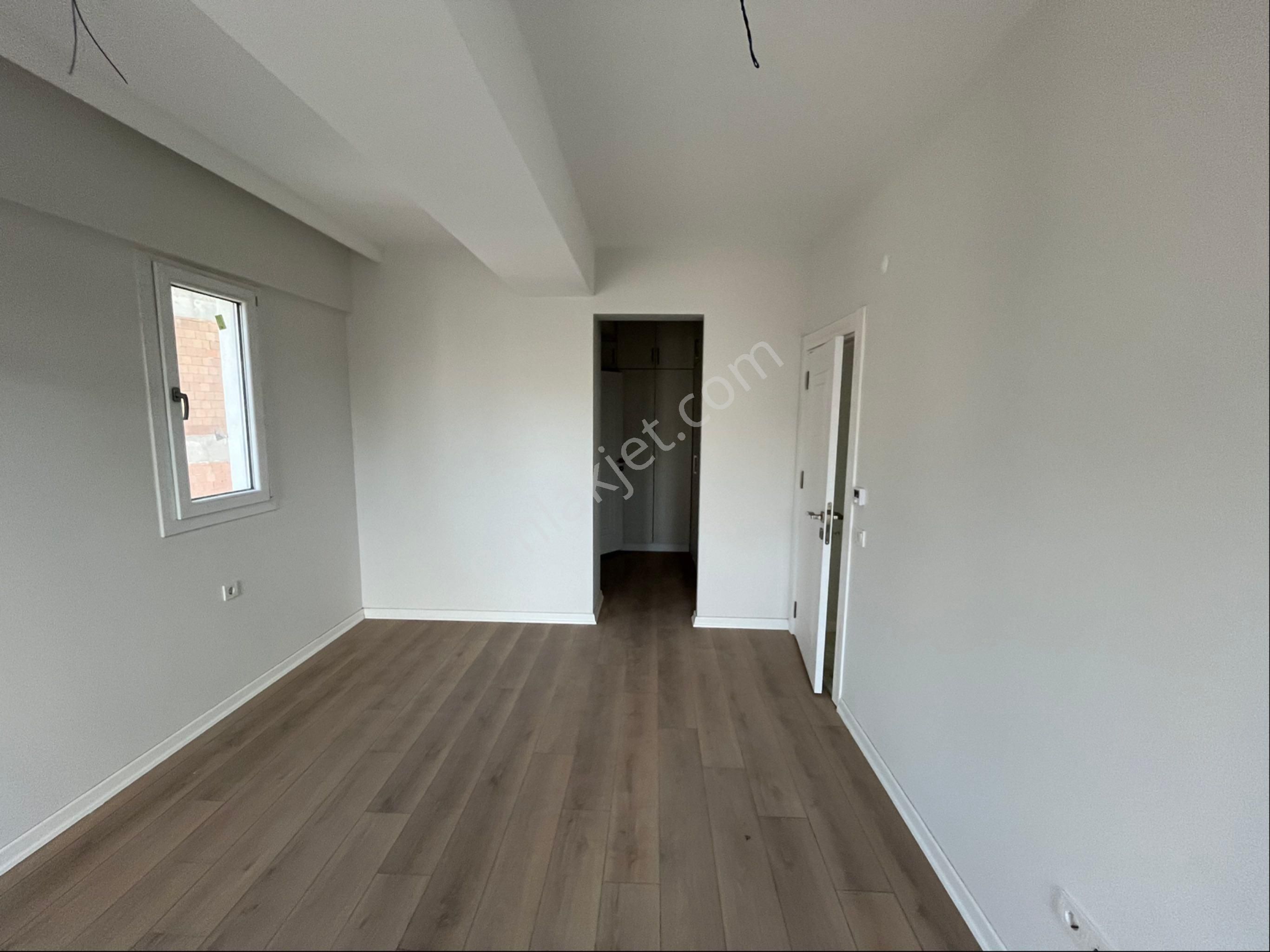 Bayraklı Mansuroğlu Mahalesinde Manzaralı Sıfır 3+1 - Görsel 4