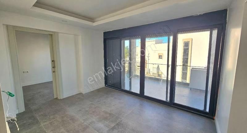 Gümüşlükte Sıfırlanmış, Bahçe Katı Ve Özel Plaj 2+1 Daire - Görsel 14