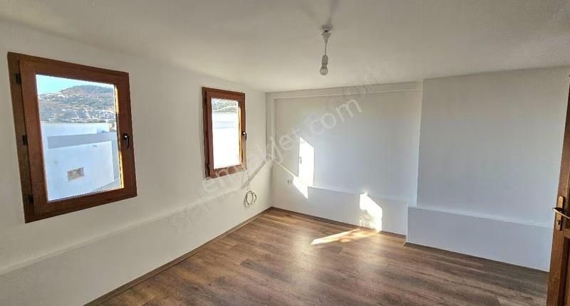 Gümüşlük Merkezde Müstakil Parselli, Bahçeli Ve Aidatsız 3+1 - Görsel 22