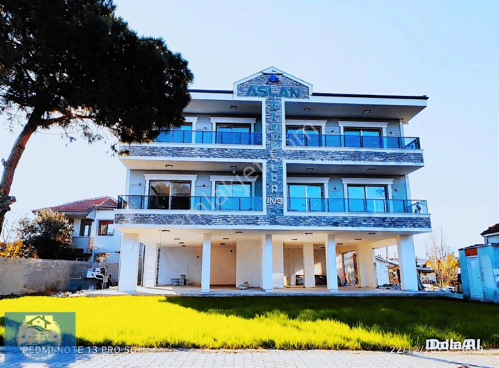 Marinadan Sıfır Lüks Daireler (yatay Mimari Köşe Konumlu)