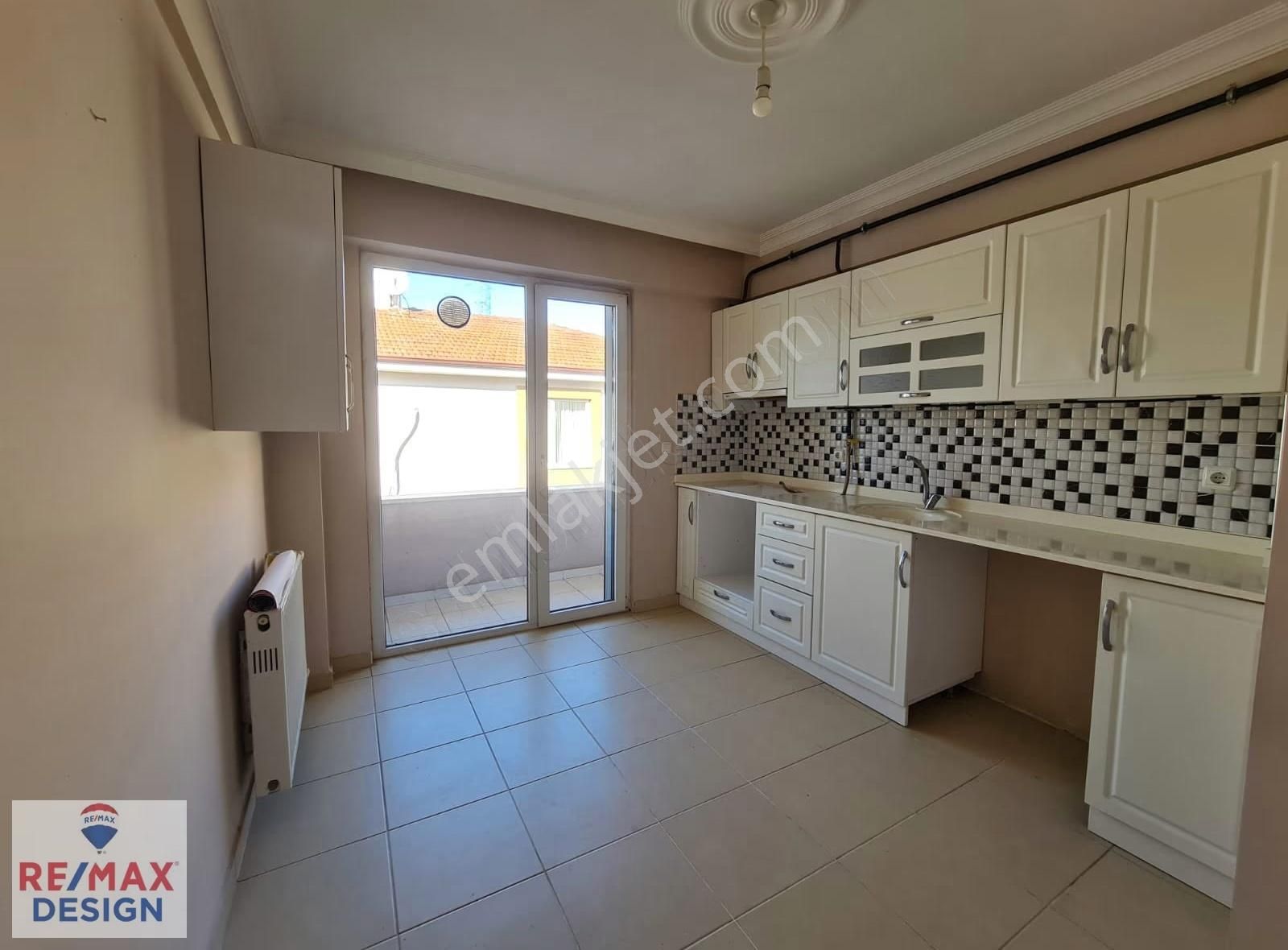 Adapazarı-maltepe Mah.de 3.kat 3+1 128 M2 Kiralık Ferah Daire - Görsel 6
