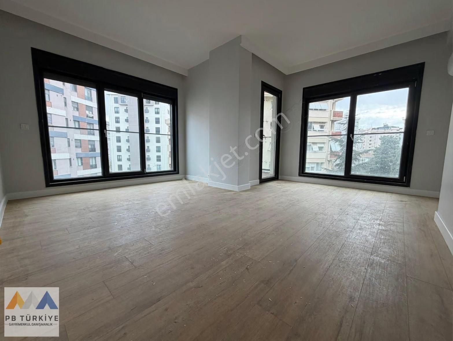 Kozyatağı'nda Sıfır İçi Yapılı 2+1 Satılık Daire ...!