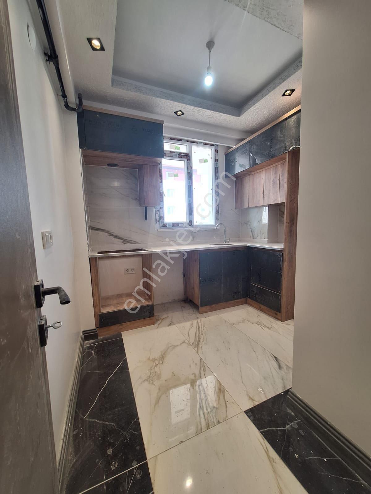 Bahçelievler 1+1 Ayrı Mutfaklı Ön Cephe Çevre Yoluna Beş Dakika - Görsel 5